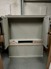 Load image into Gallery viewer, CHESTER DOVE GREY
Hideaway Media Unit Quality Furniture Clearance Ltd