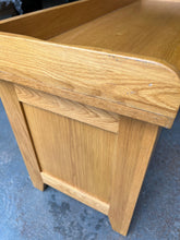 Load image into Gallery viewer, Oakland Rustic Oak Hidden Shoe Storage Bench Quality Furniture Clearance Ltd