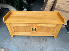 Load image into Gallery viewer, Oakland Rustic Oak Hidden Shoe Storage Bench Quality Furniture Clearance Ltd
