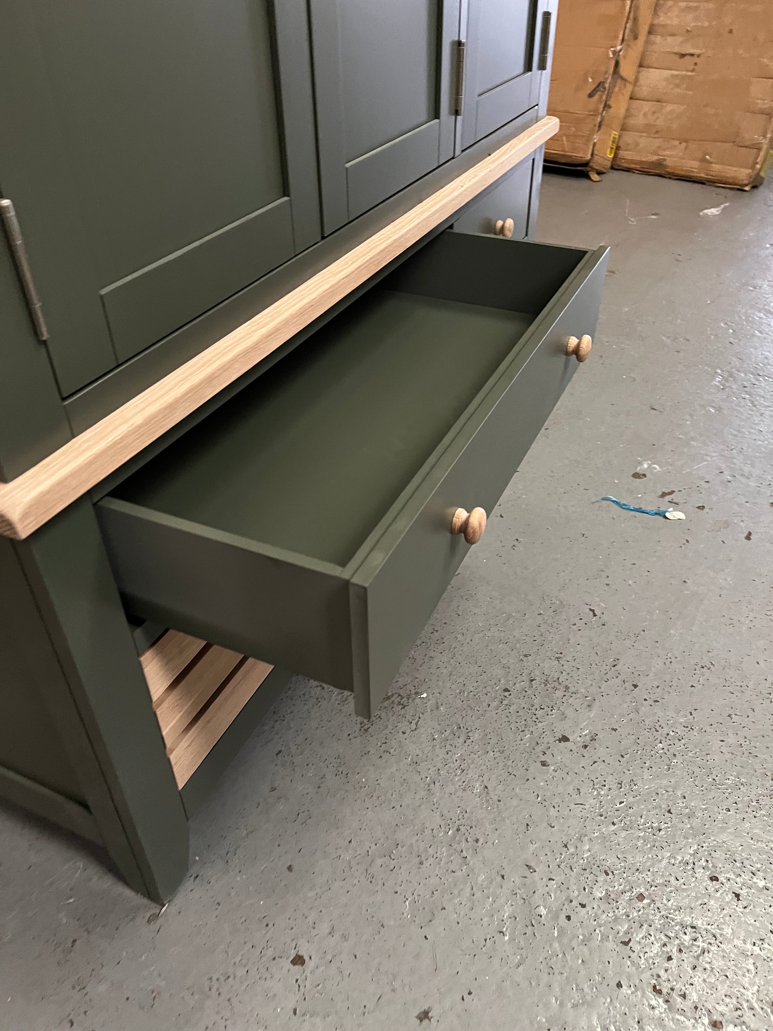 CHESTER FOREST GREEN
Triple Larder Quality Furniture Clearance Ltd