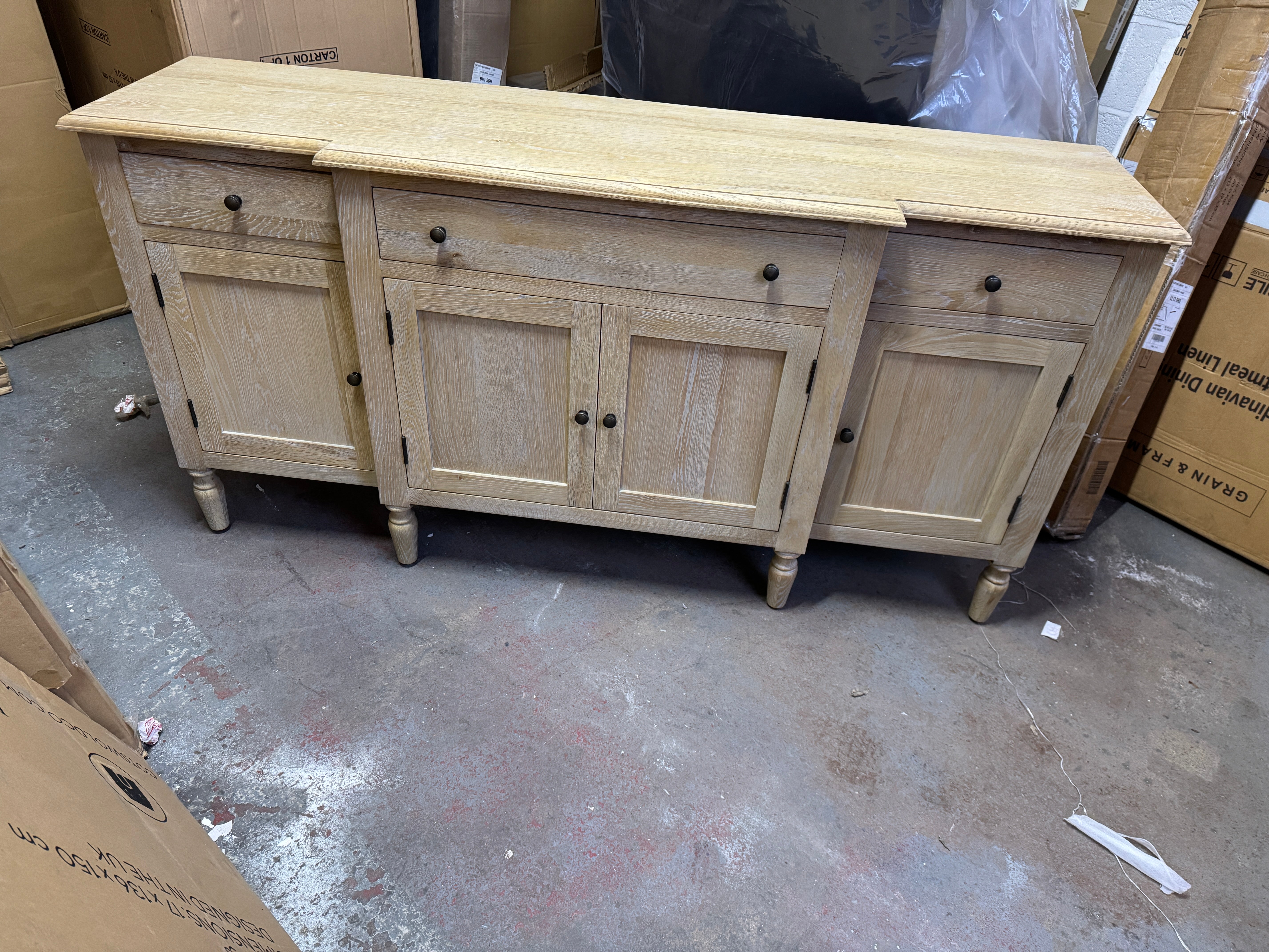 CAMILLE LIMEWASH OAK
Extra Large Sideboard Quality Furniture Clearance Ltd