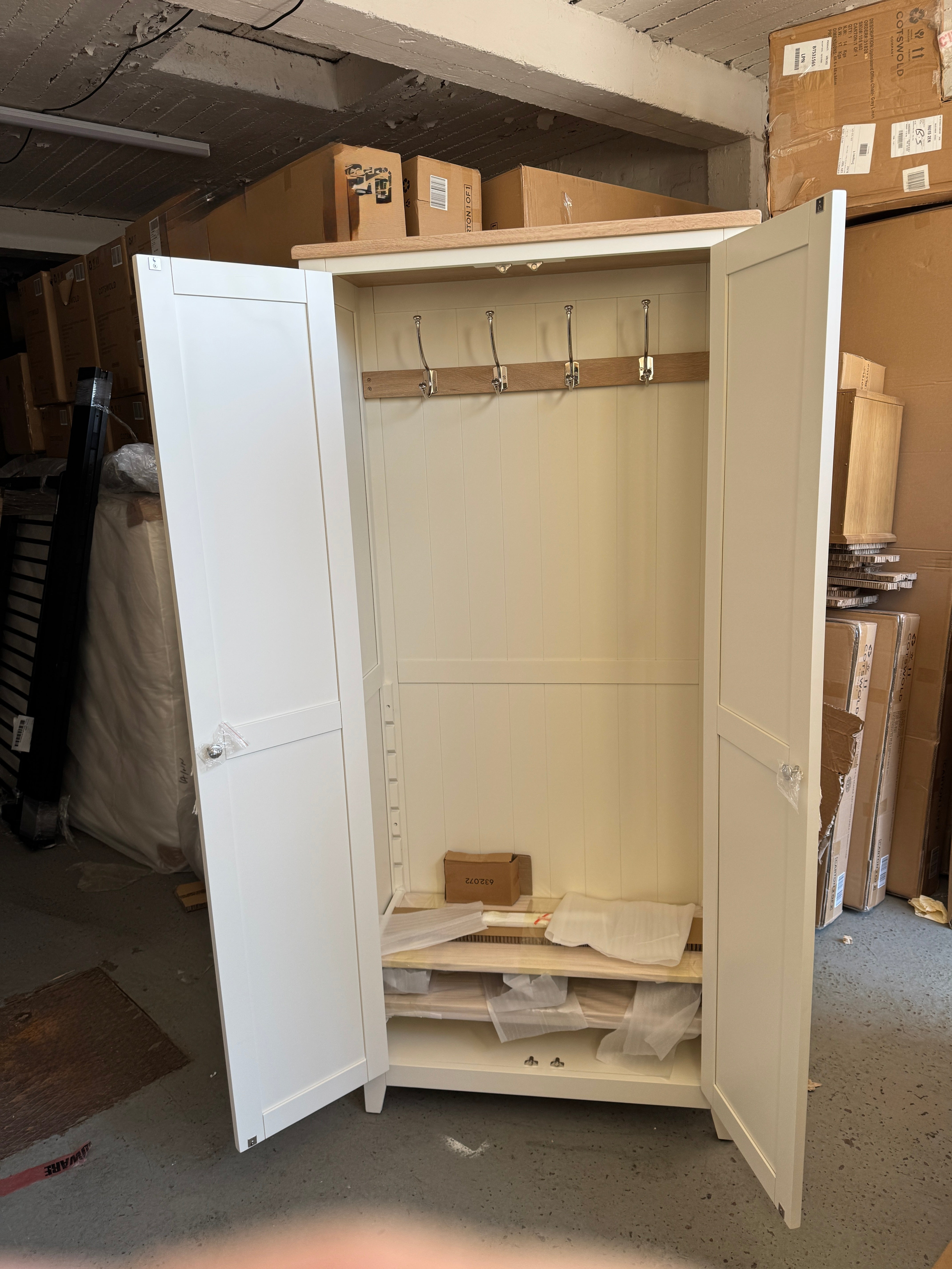 CHESTER CLASSIC CREAM
2 Door Hallway Cupboard Quality Furniture Clearance Ltd