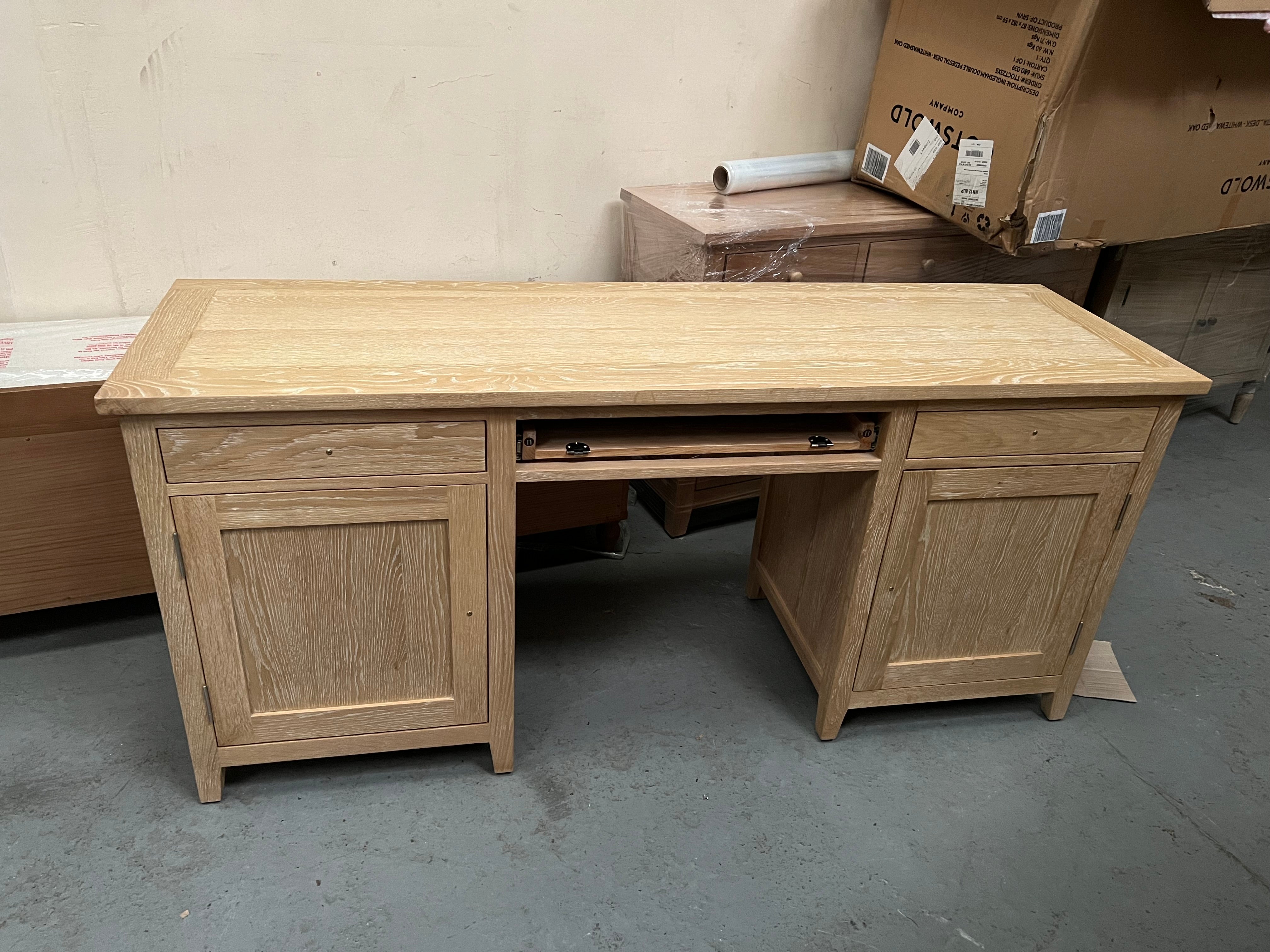 INGLESHAM WHITEWASH OAK
Double Pedestal Desk Quality Furniture Clearance Ltd