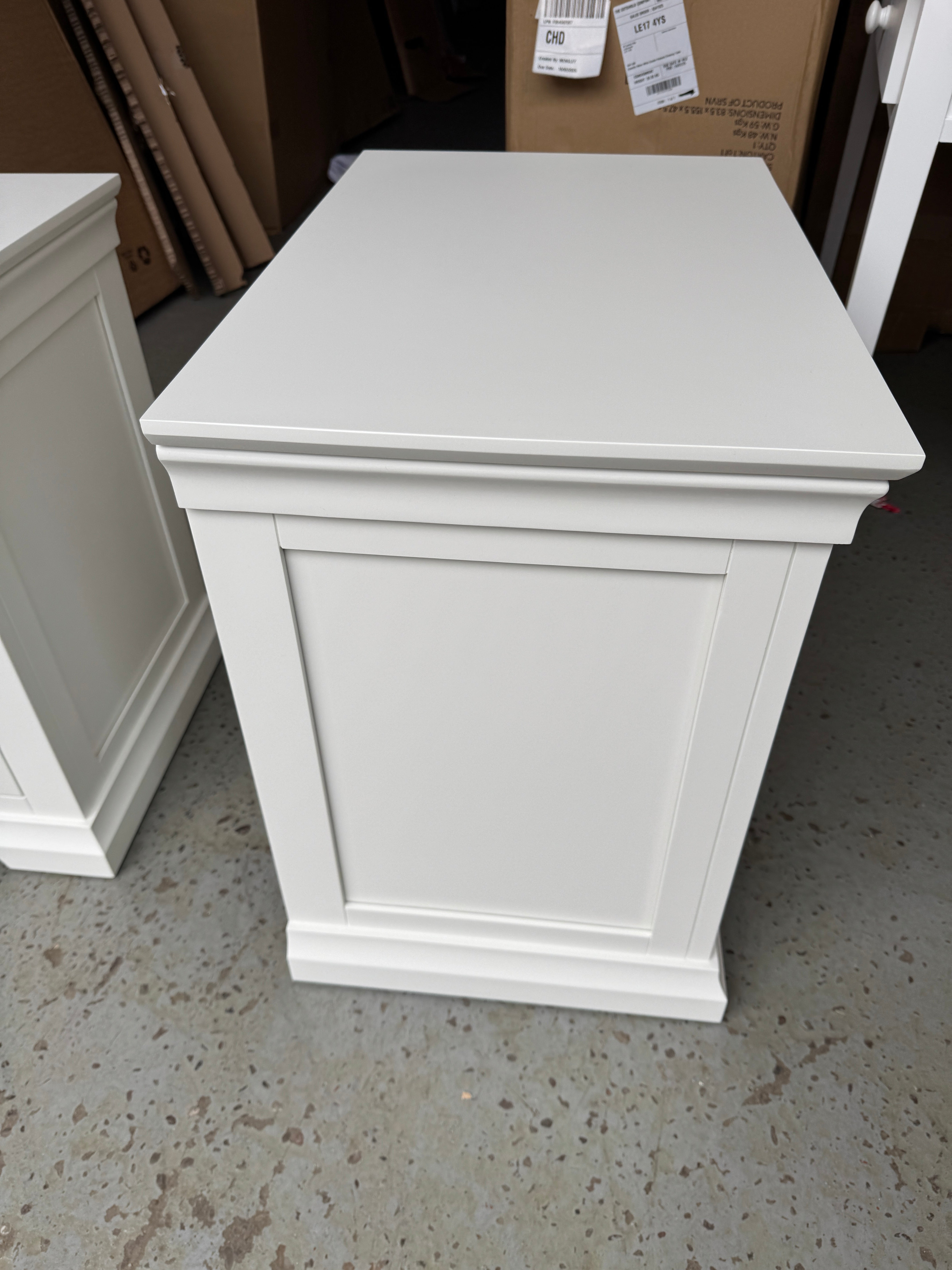 Set of 2 Chantilly warm white Jumbo Bedsides furniture delivered