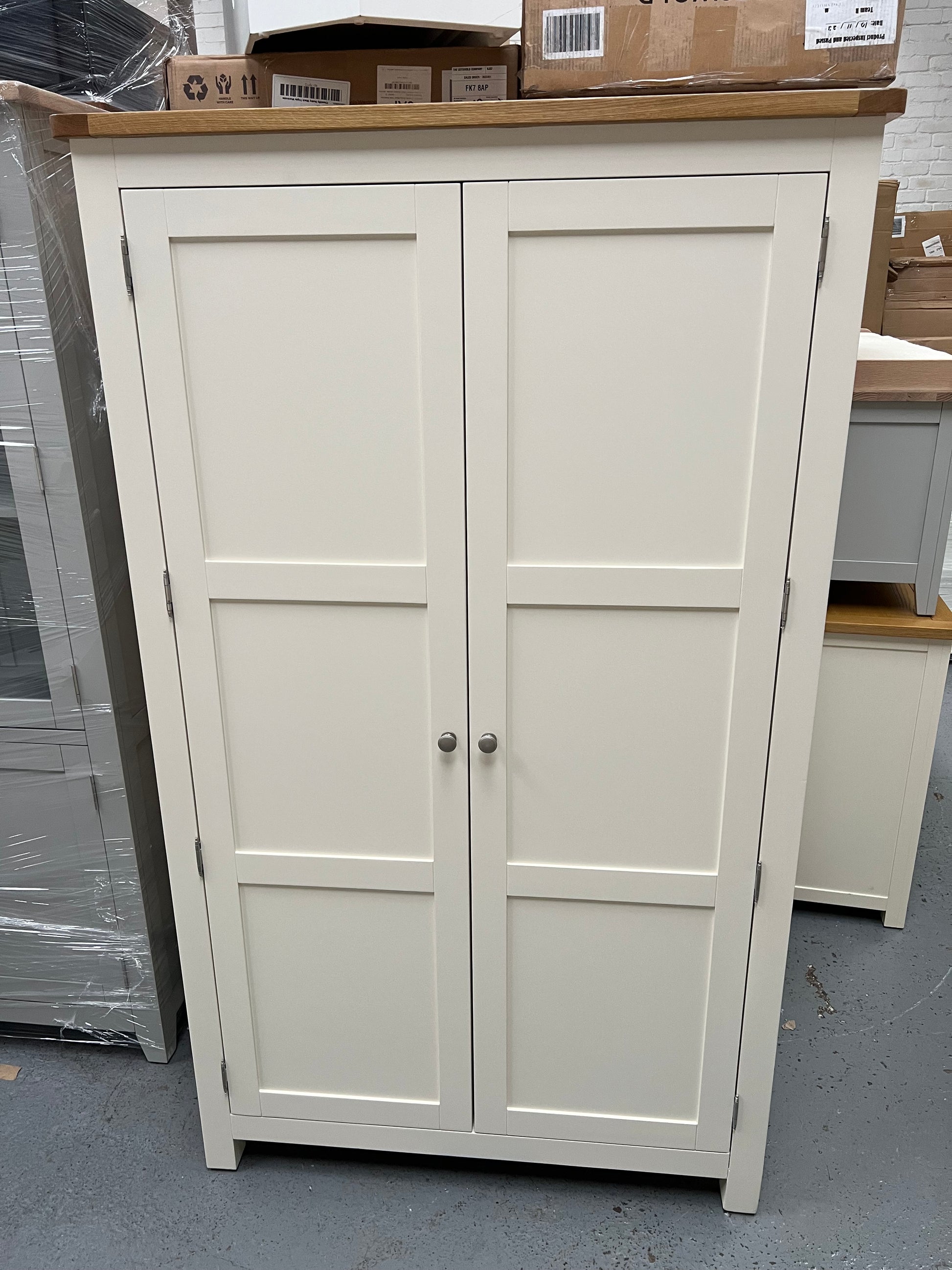 SUSSEX COTSWOLD CREAM
Double Larder Quality Furniture Clearance Ltd