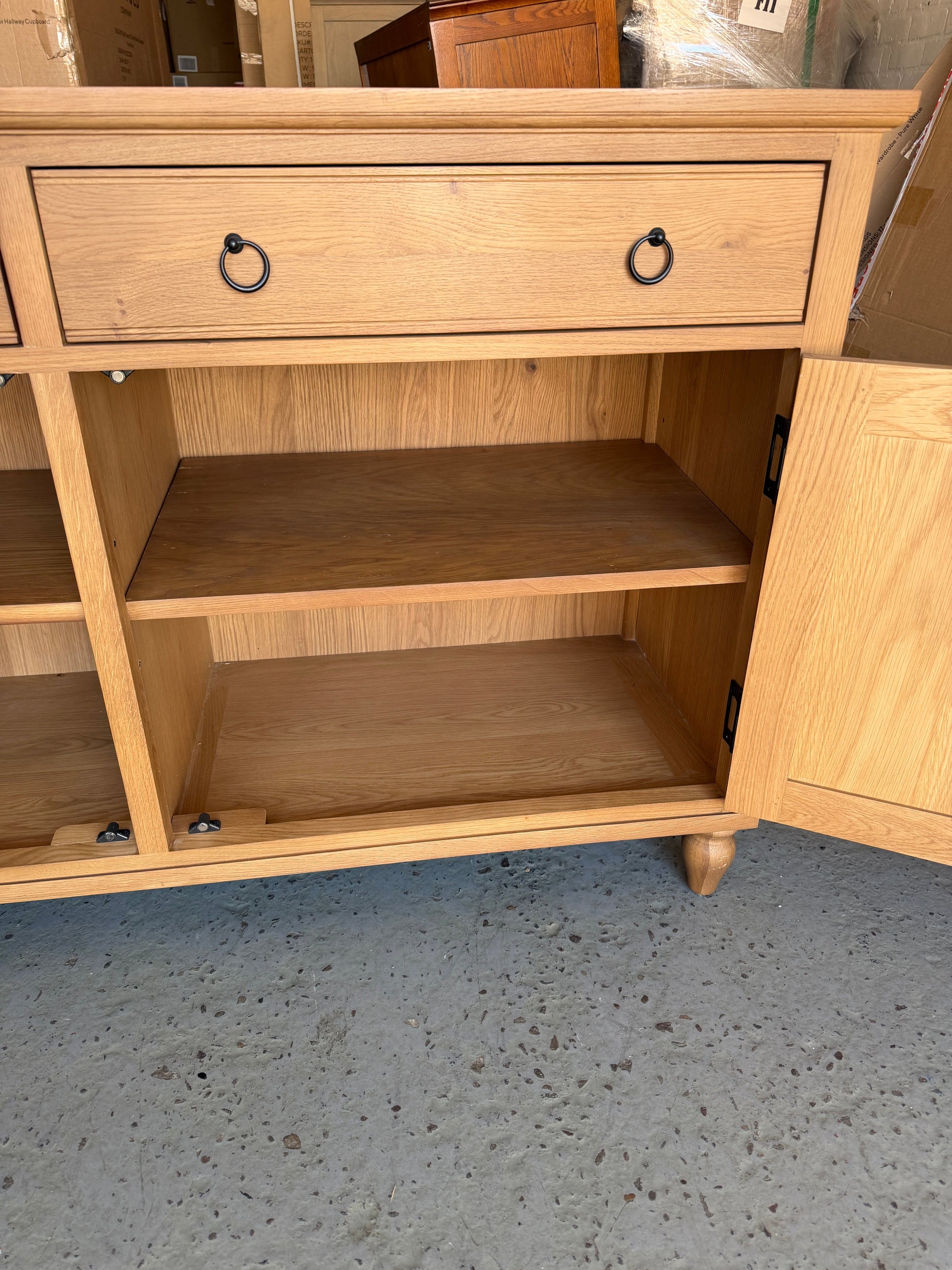 ELKSTONE MELLOW OAK
Large Sideboard Quality Furniture Clearance Ltd