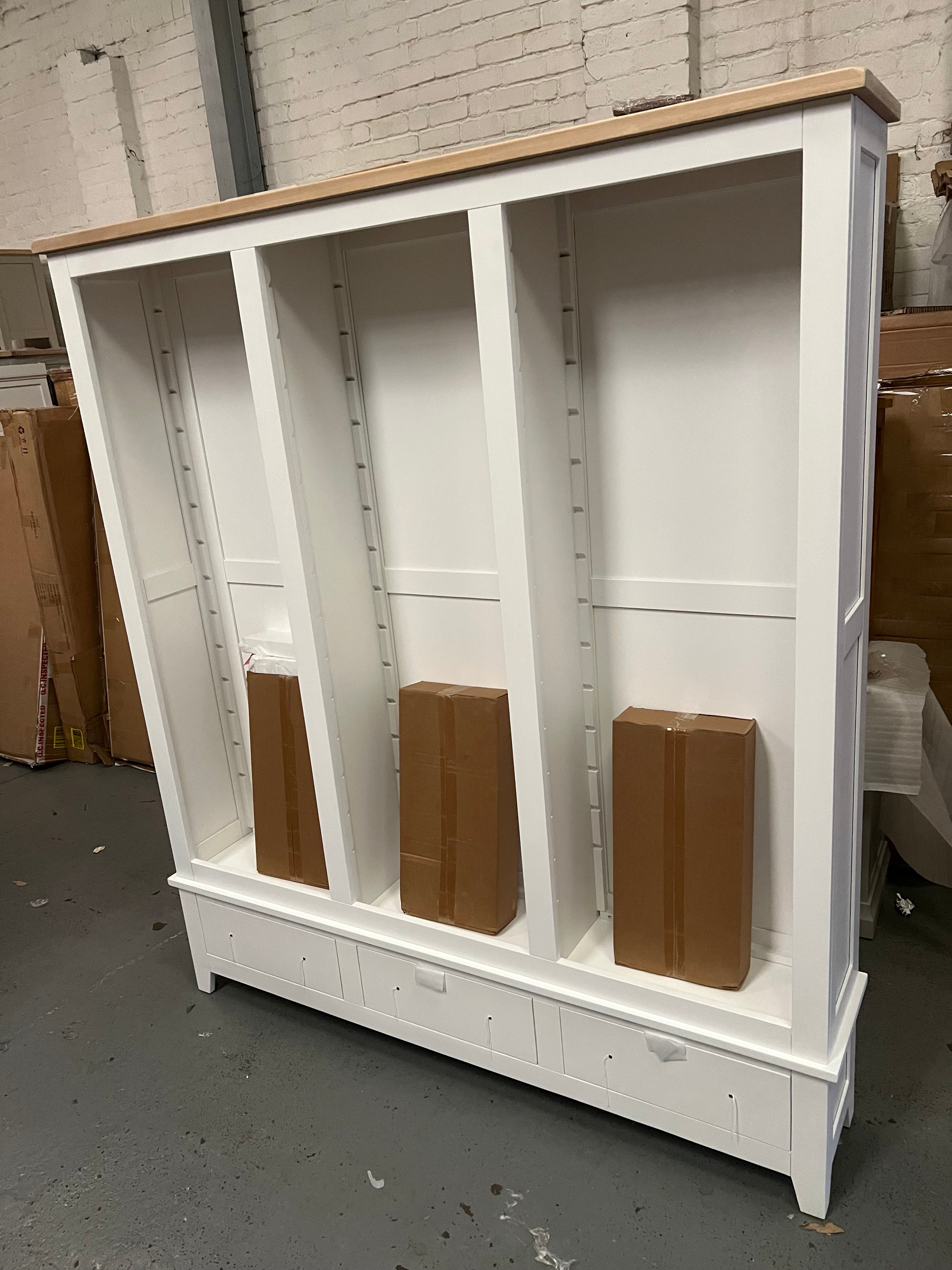 CHESTER PURE WHITE
Grand Bookcase Quality Furniture Clearance Ltd