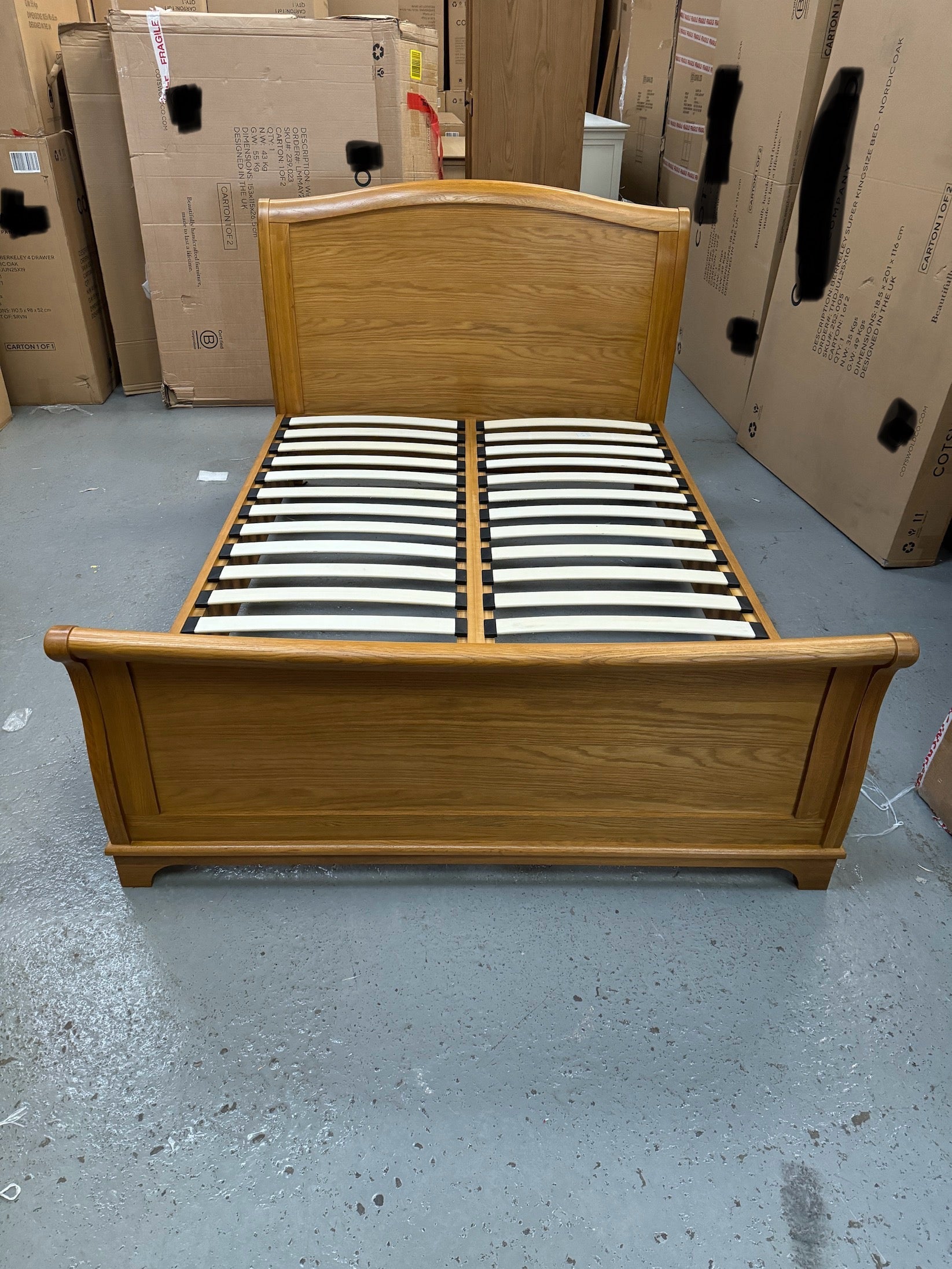 WINCHCOMBE OILED OAK
Double Sleigh Bed Quality Furniture Clearance Ltd