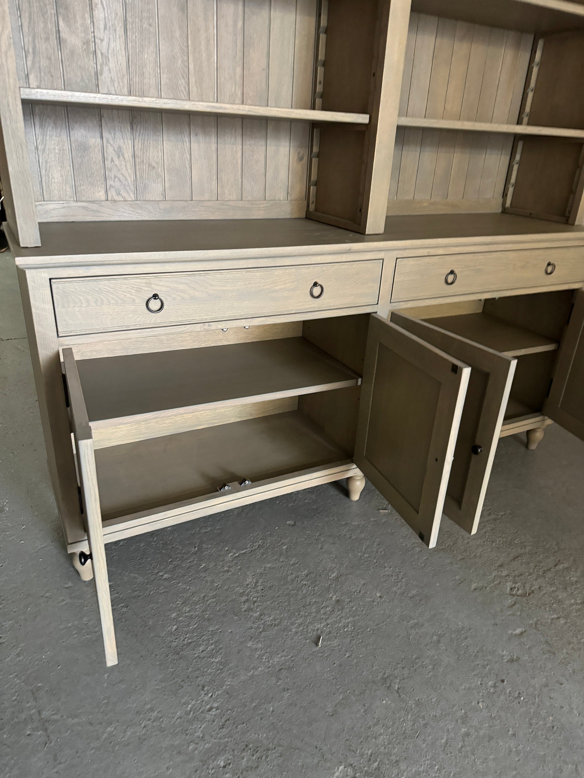 ELKSTONE SMOKED OAK
Grand Dresser Quality Furniture Clearance Ltd