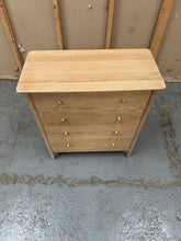 Load image into Gallery viewer, BERKELEY NORDIC OAK 4 Drawer Chest Quality Furniture Clearance Ltd
