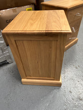 Load image into Gallery viewer, Set of 2 APPLEBY LIGHT OAK 3 Drawer Bedside Tables Quality Furniture Clearance Ltd
