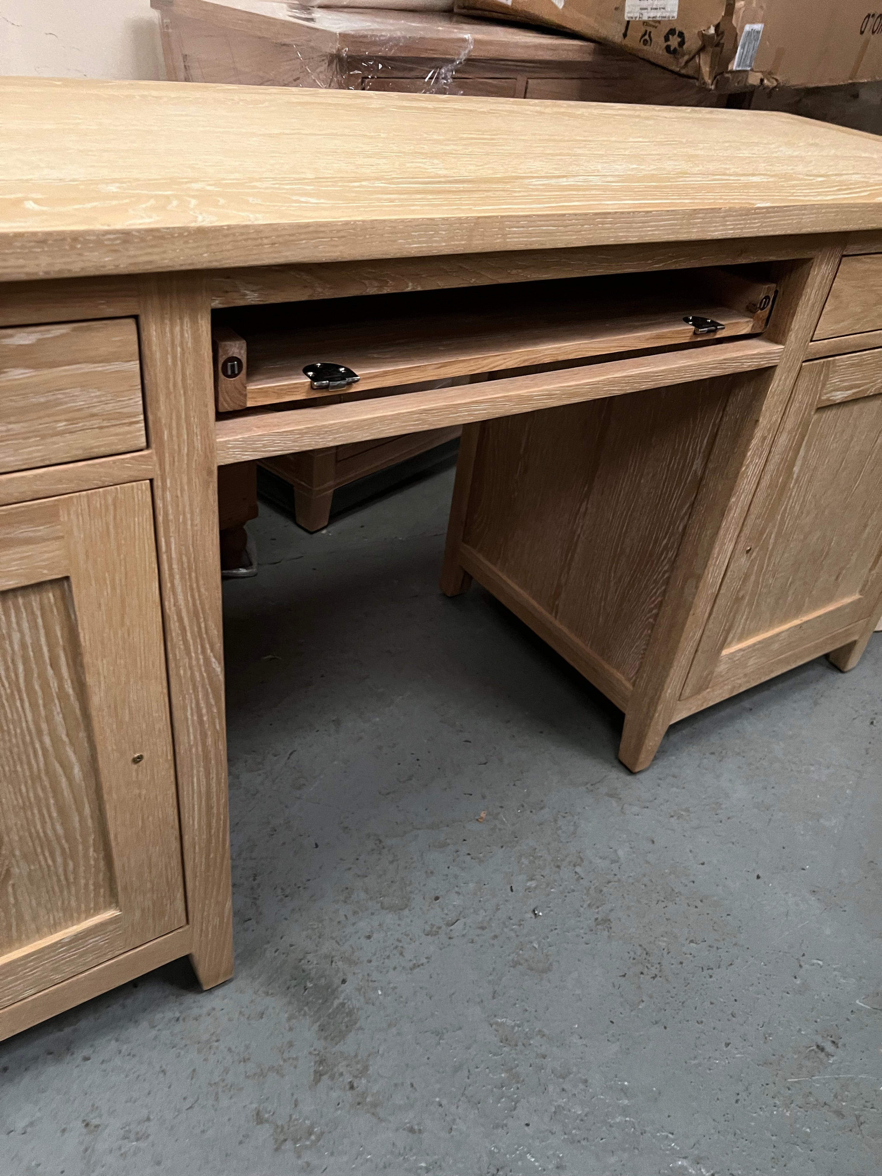 INGLESHAM WHITEWASH OAK
Double Pedestal Desk Quality Furniture Clearance Ltd