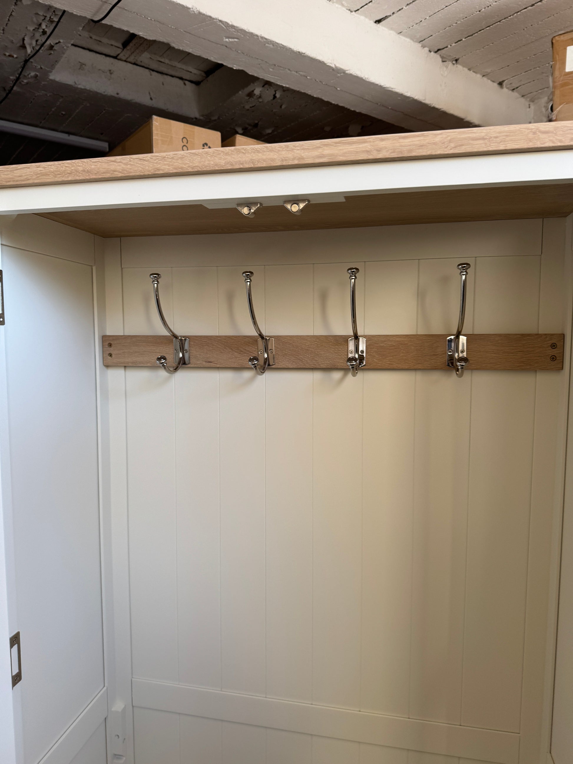 CHESTER CLASSIC CREAM
2 Door Hallway Cupboard Quality Furniture Clearance Ltd