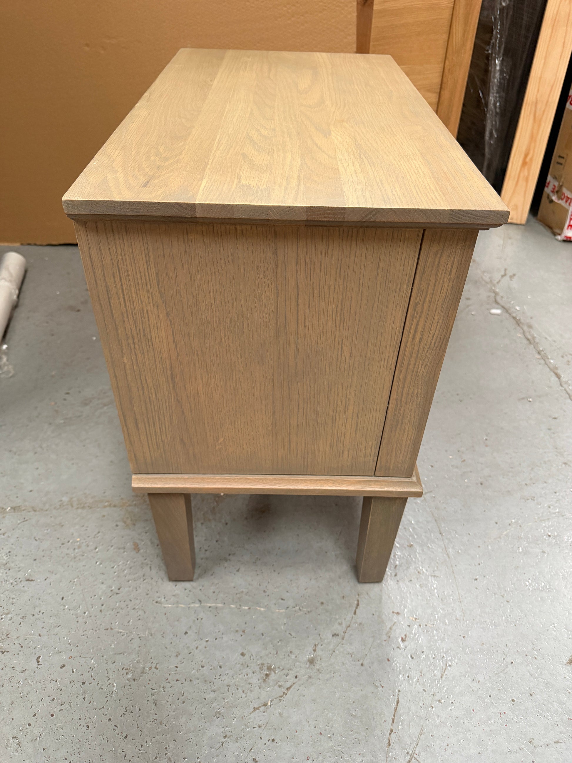 BIBURY SMOKED OAK
Wide 2 Drawer Bedside Table - set of 2 Quality Furniture Clearance Ltd