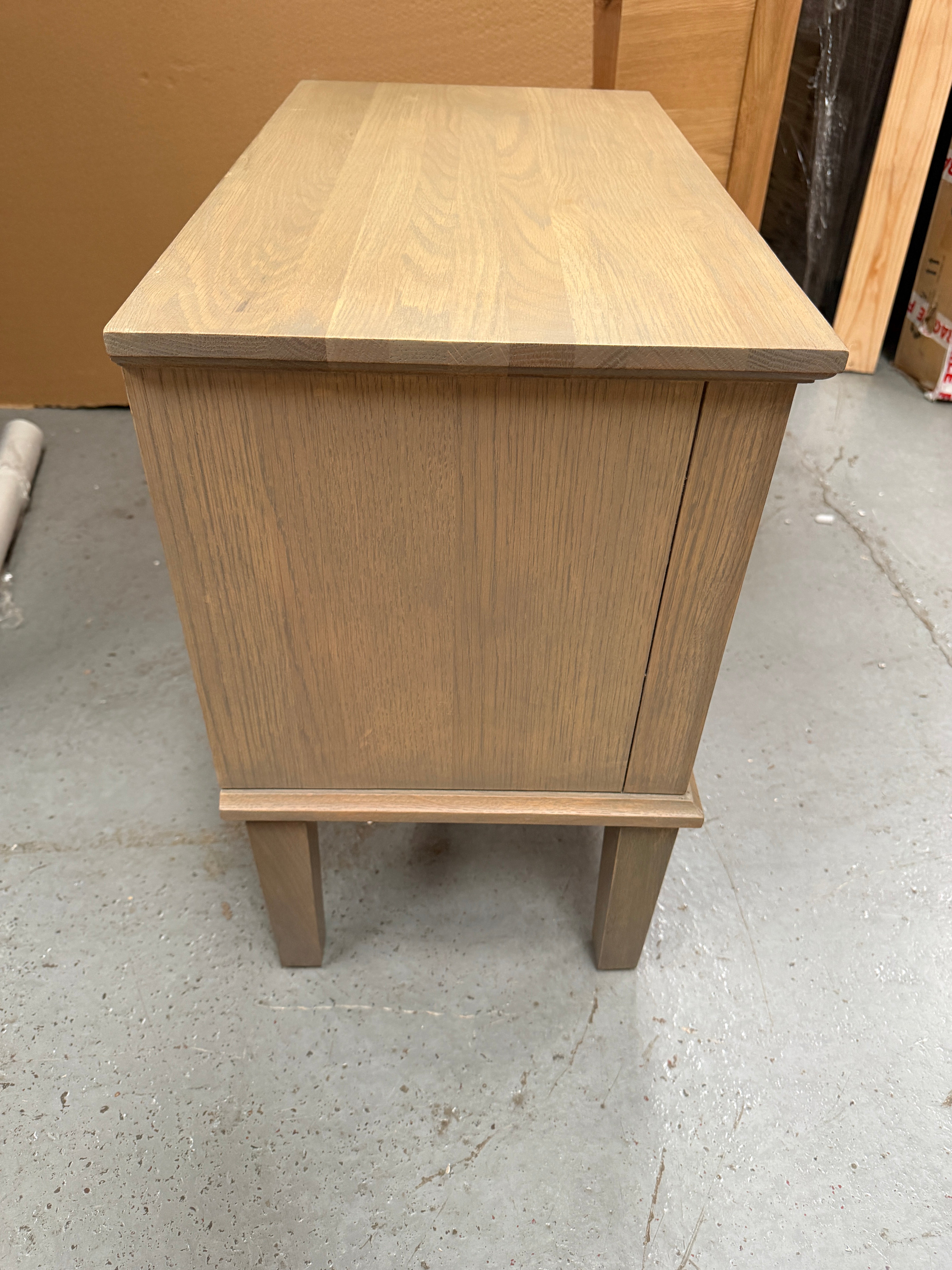 BIBURY SMOKED OAK
Wide 2 Drawer Bedside Table - set of 2 Quality Furniture Clearance Ltd
