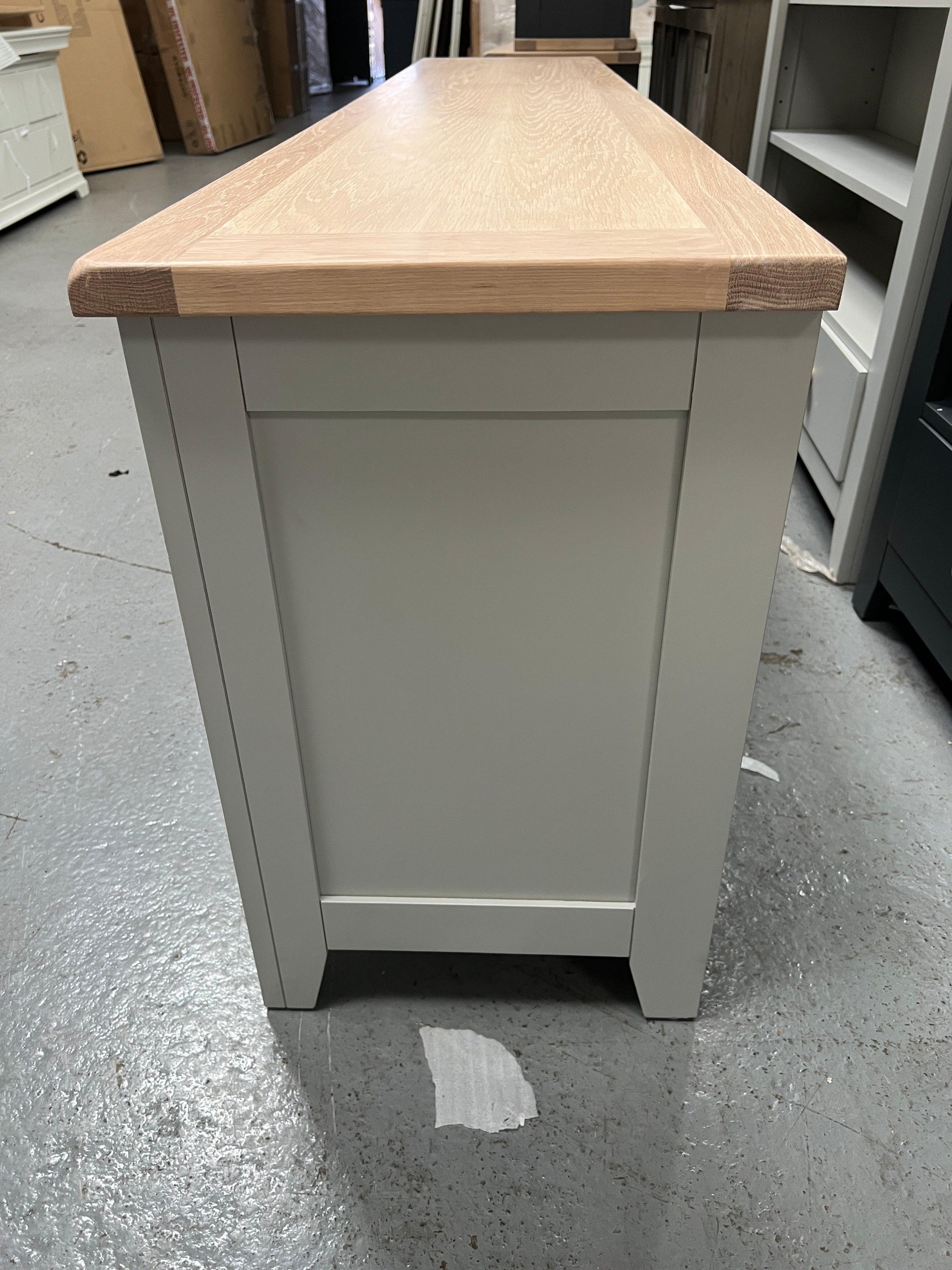 CHESTER DOVE GREY
XXL TV Stand up to 90" Quality Furniture Clearance Ltd