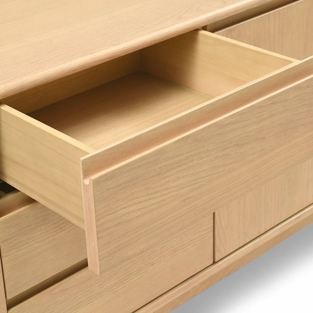 WINSON LIGHT OAK
Sideboard Quality Furniture Clearance Ltd