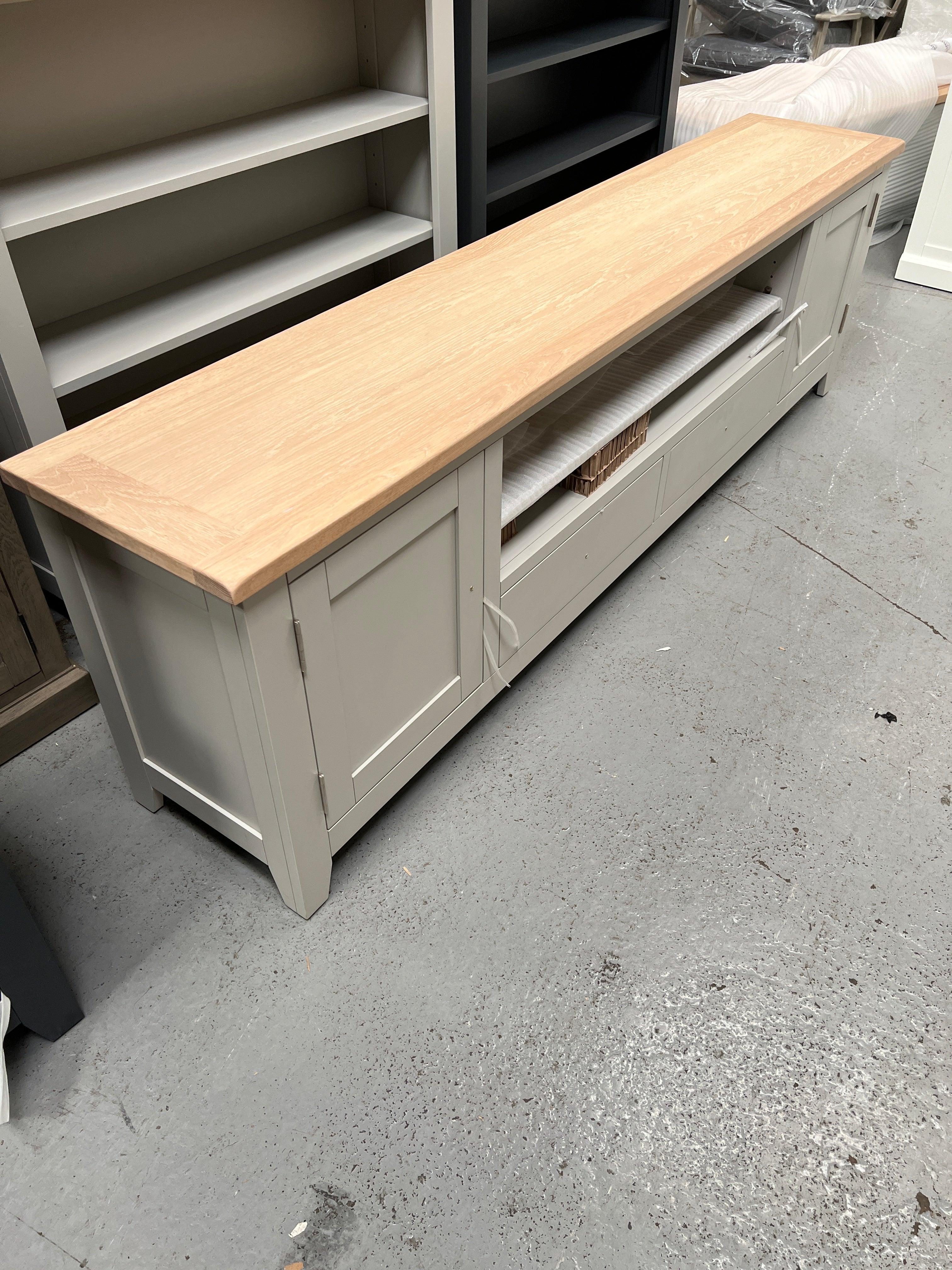 CHESTER DOVE GREY
XXL TV Stand up to 90" Quality Furniture Clearance Ltd