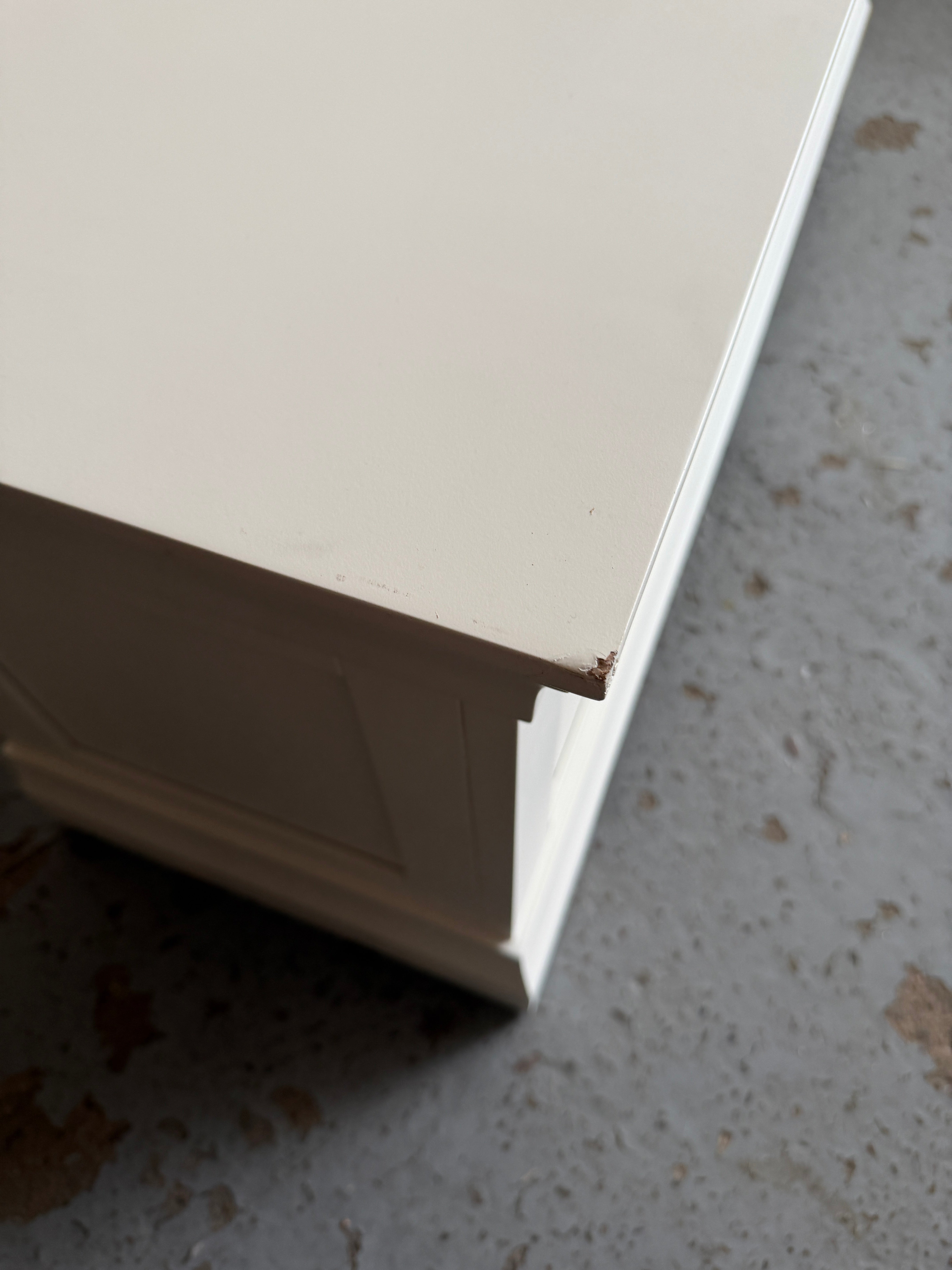 Chantilly Warm White Wide Blanket Box furniture delivered