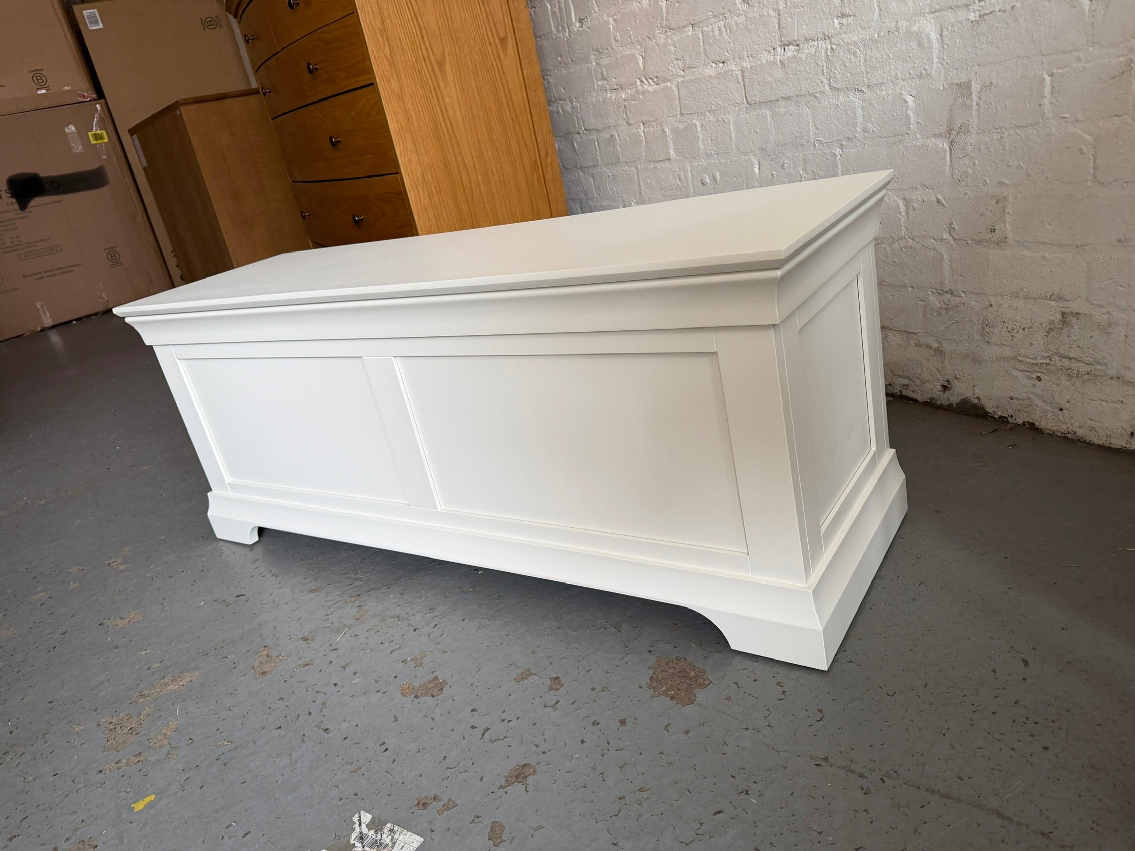Chantilly Warm White Wide Blanket Box furniture delivered