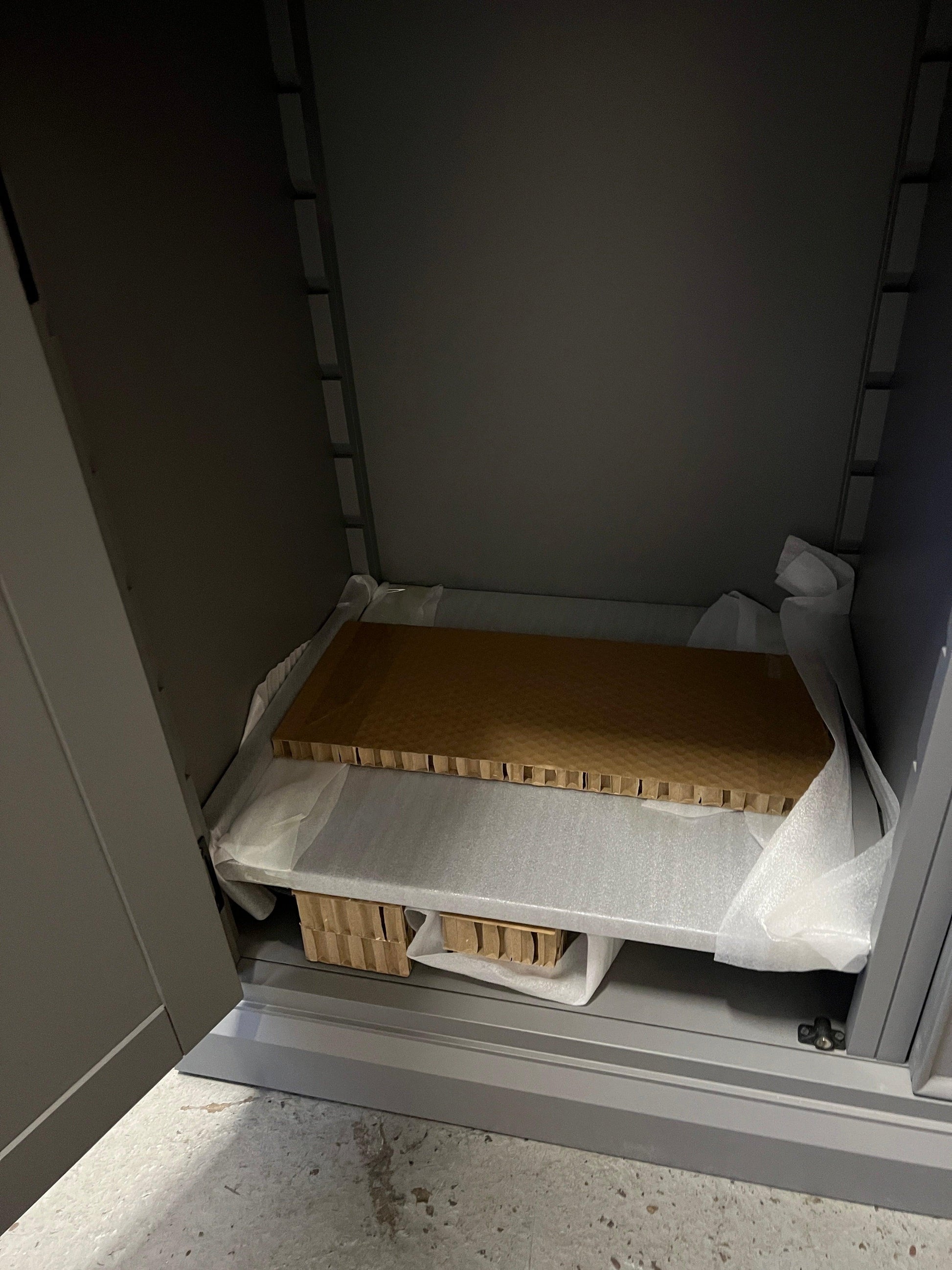 STOW FLINT GREY
Grand Triple Larder Quality Furniture Clearance Ltd