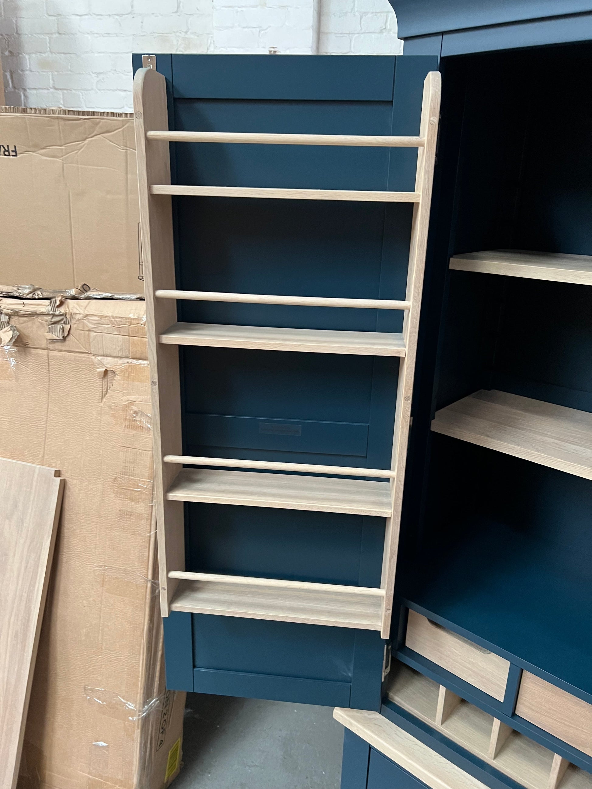 CHESTER MIDNIGHT BLUE
Double Larder Quality Furniture Clearance Ltd