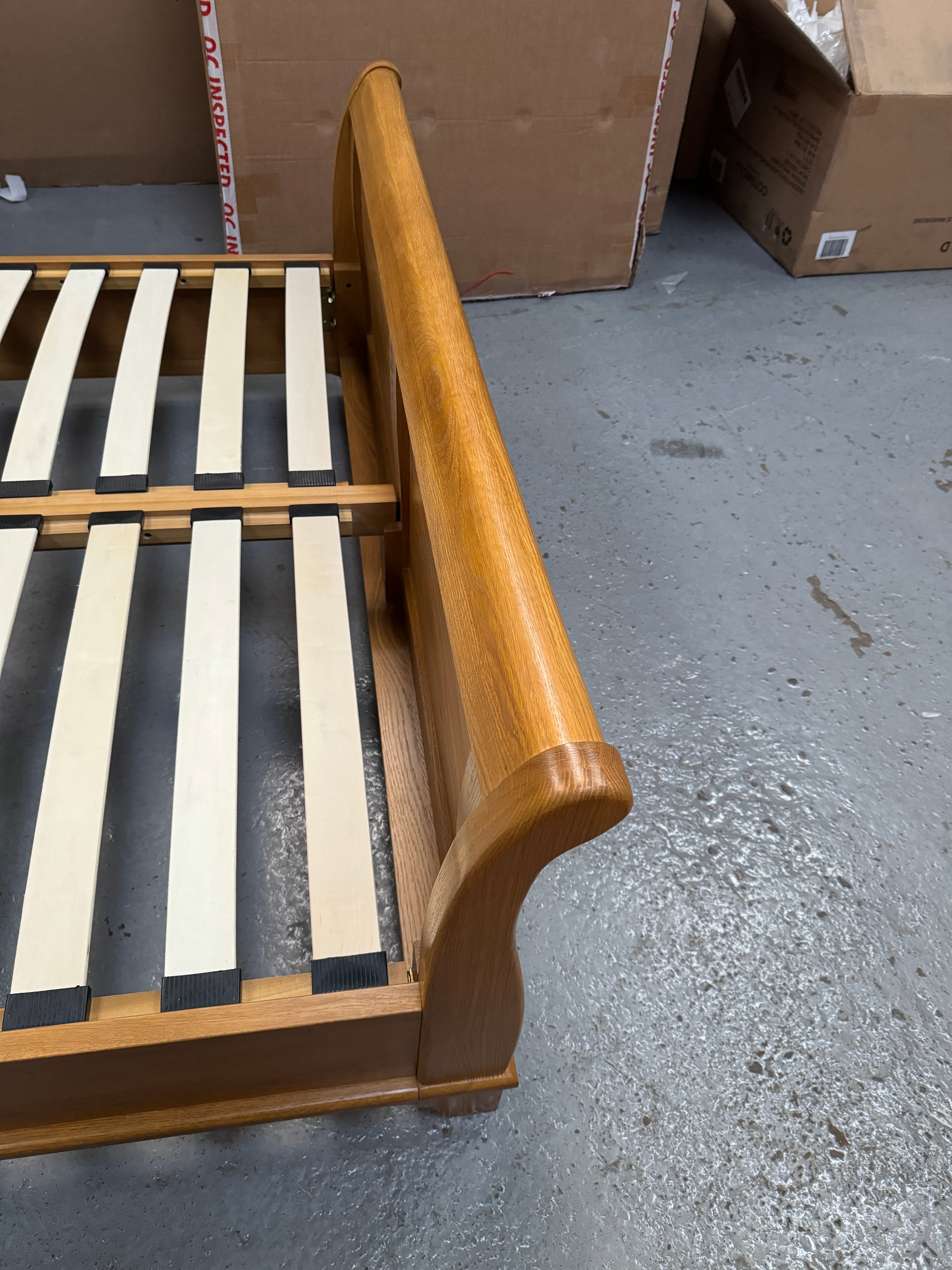 WINCHCOMBE OILED OAK
Double Sleigh Bed Quality Furniture Clearance Ltd