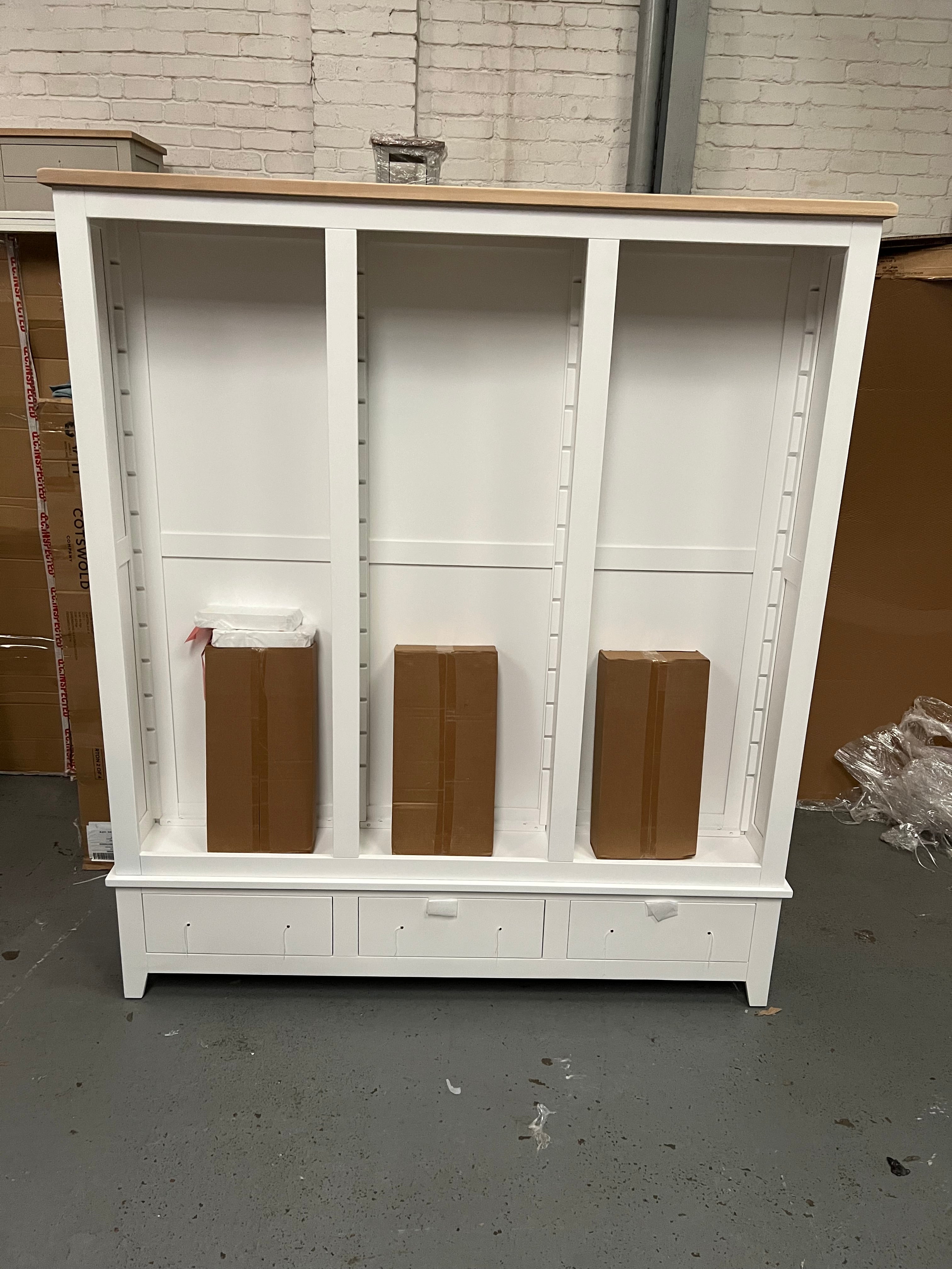 CHESTER PURE WHITE
Grand Bookcase Quality Furniture Clearance Ltd