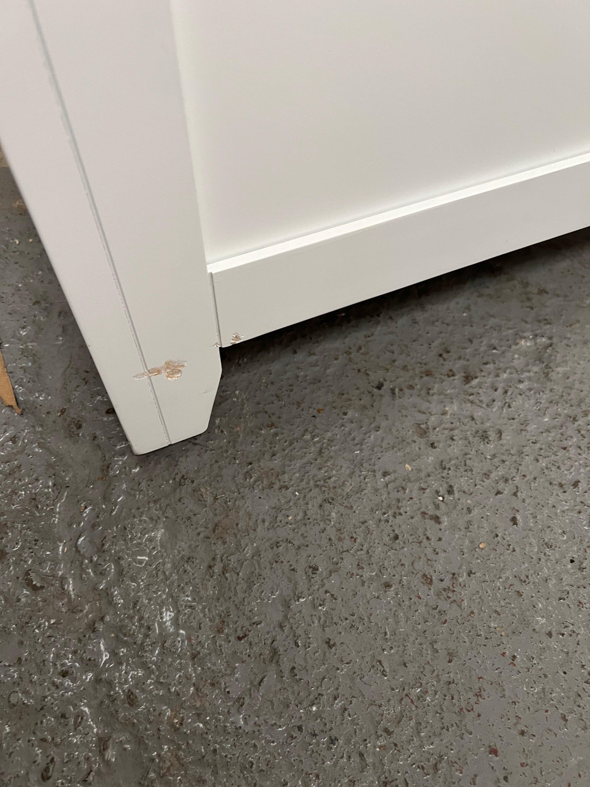 CHESTER PURE WHITE
Narrow Larder Quality Furniture Clearance Ltd