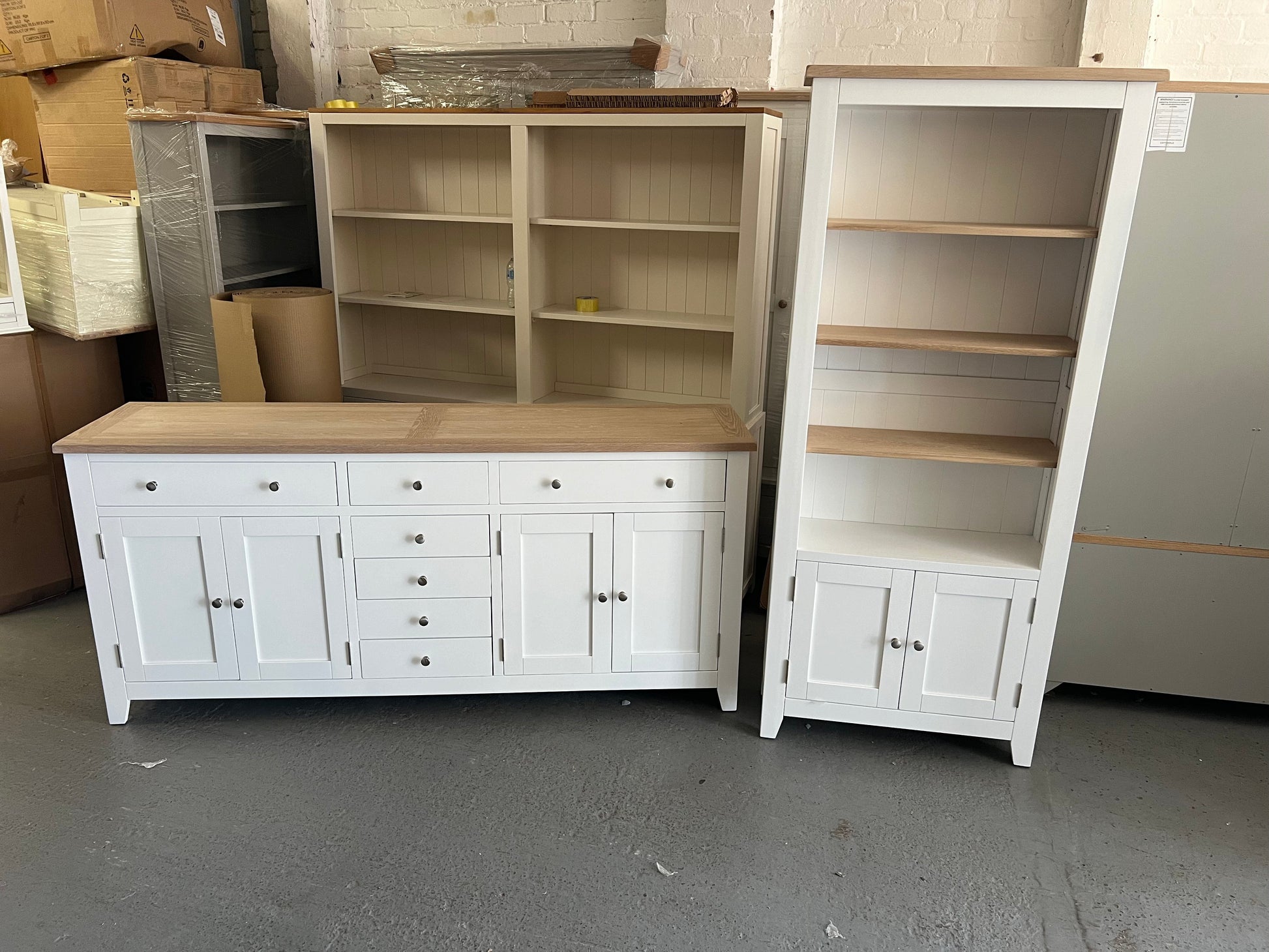 CHESTER PURE WHITE
Alcove Display Cabinet Quality Furniture Clearance Ltd