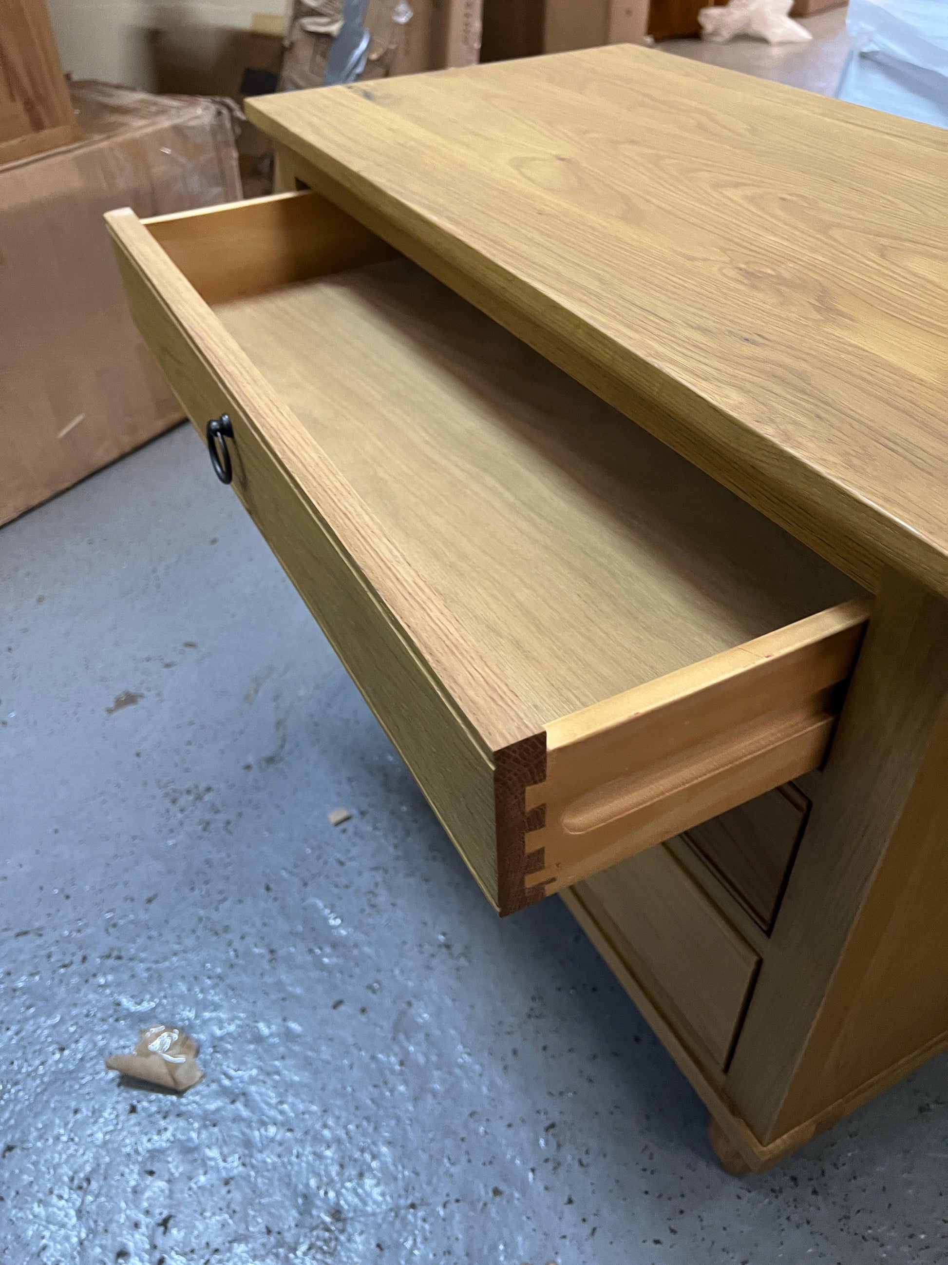 Set Of 2 ELKSTONE MELLOW OAK
Large 3 Drawer Bedside Quality Furniture Clearance Ltd