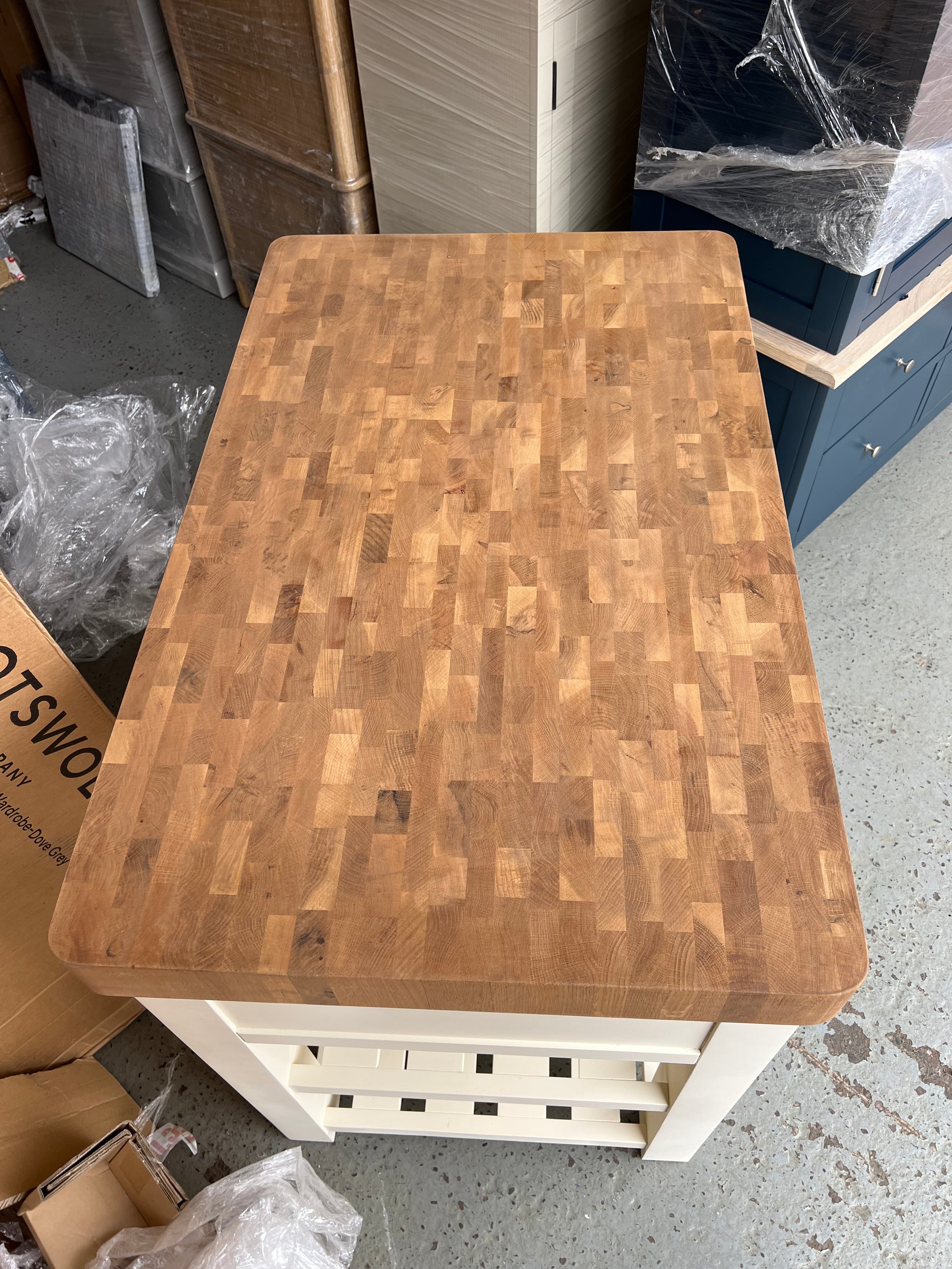 SUSSEX COTSWOLD CREAM
Kitchen Island Quality Furniture Clearance Ltd