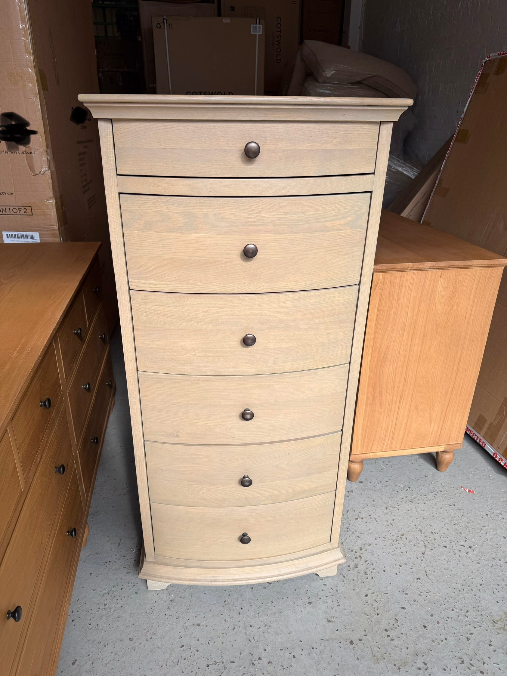 WINCHCOMBE SMOKED OAK
Vanity Tall Boy Quality Furniture Clearance Ltd