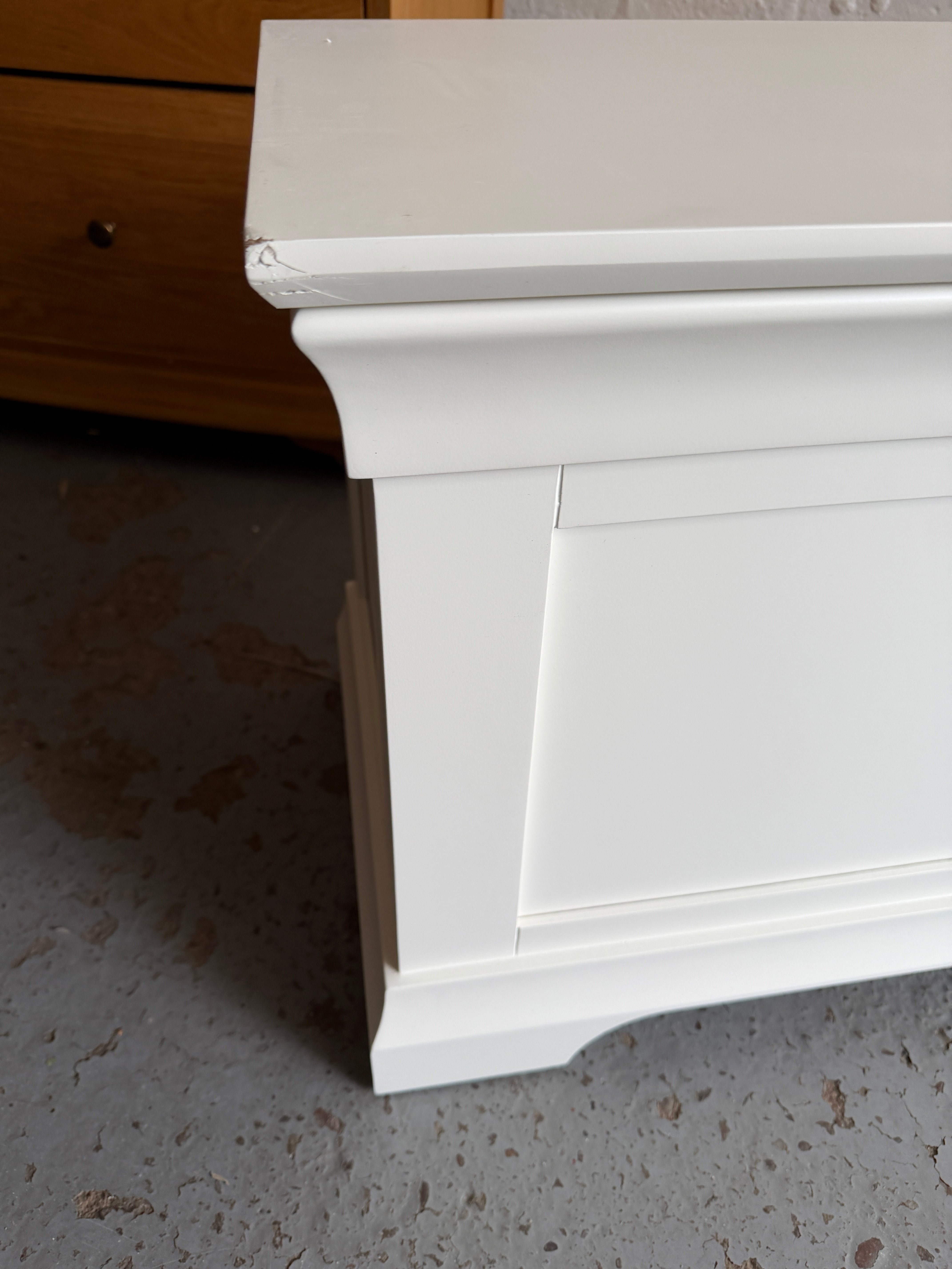 Chantilly Warm White Wide Blanket Box furniture delivered