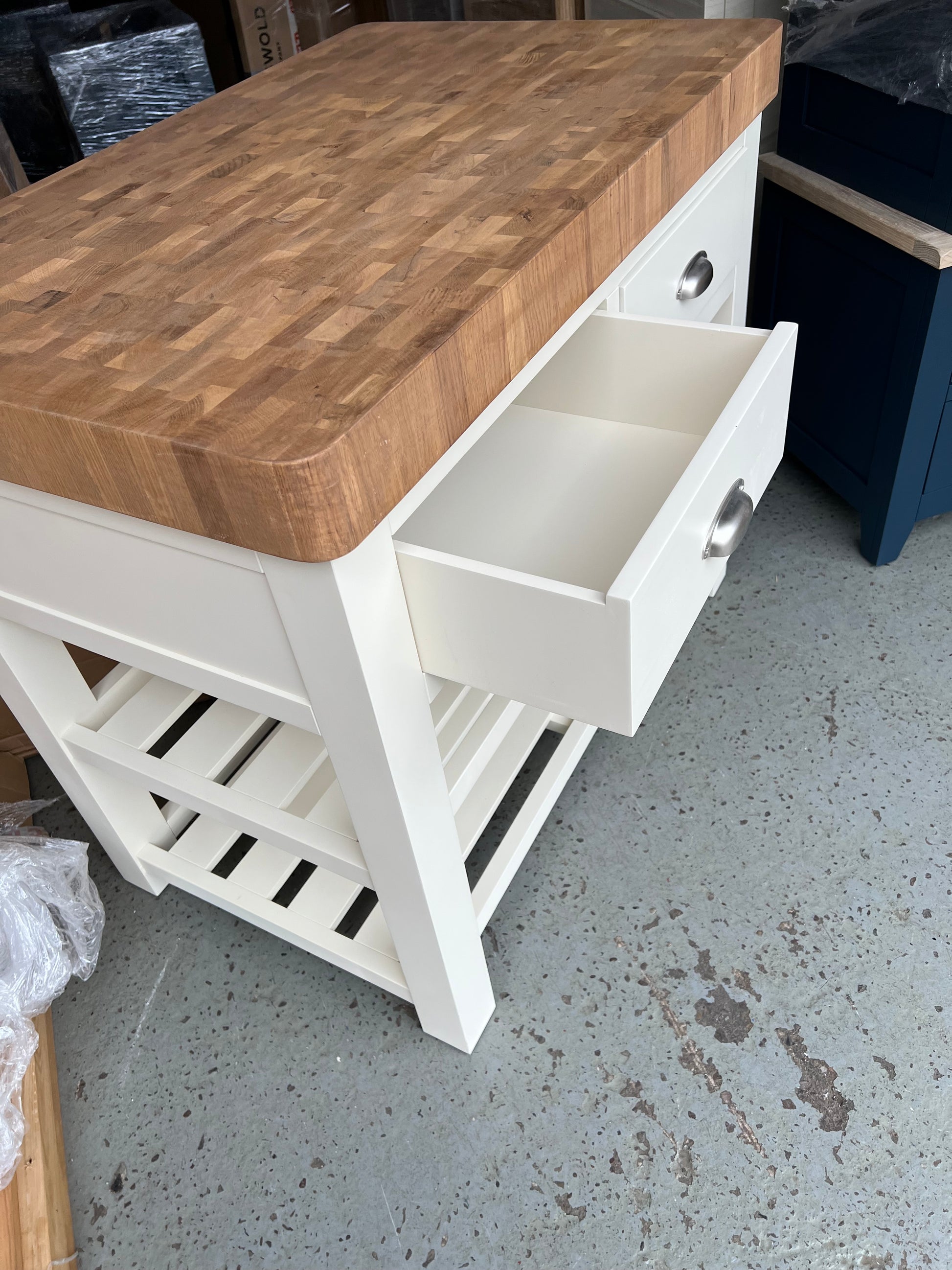 SUSSEX COTSWOLD CREAM
Kitchen Island Quality Furniture Clearance Ltd