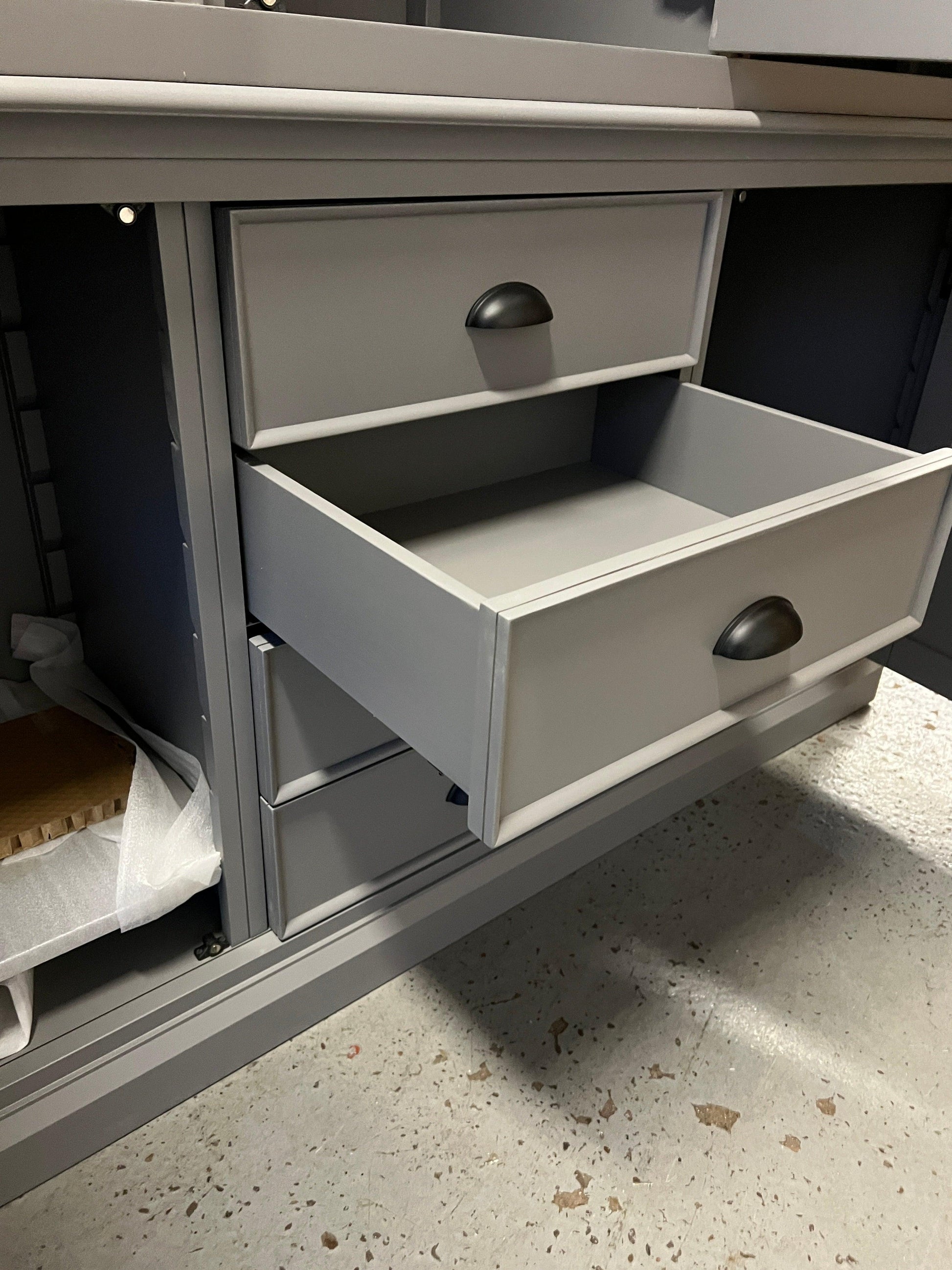 STOW FLINT GREY
Grand Triple Larder Quality Furniture Clearance Ltd