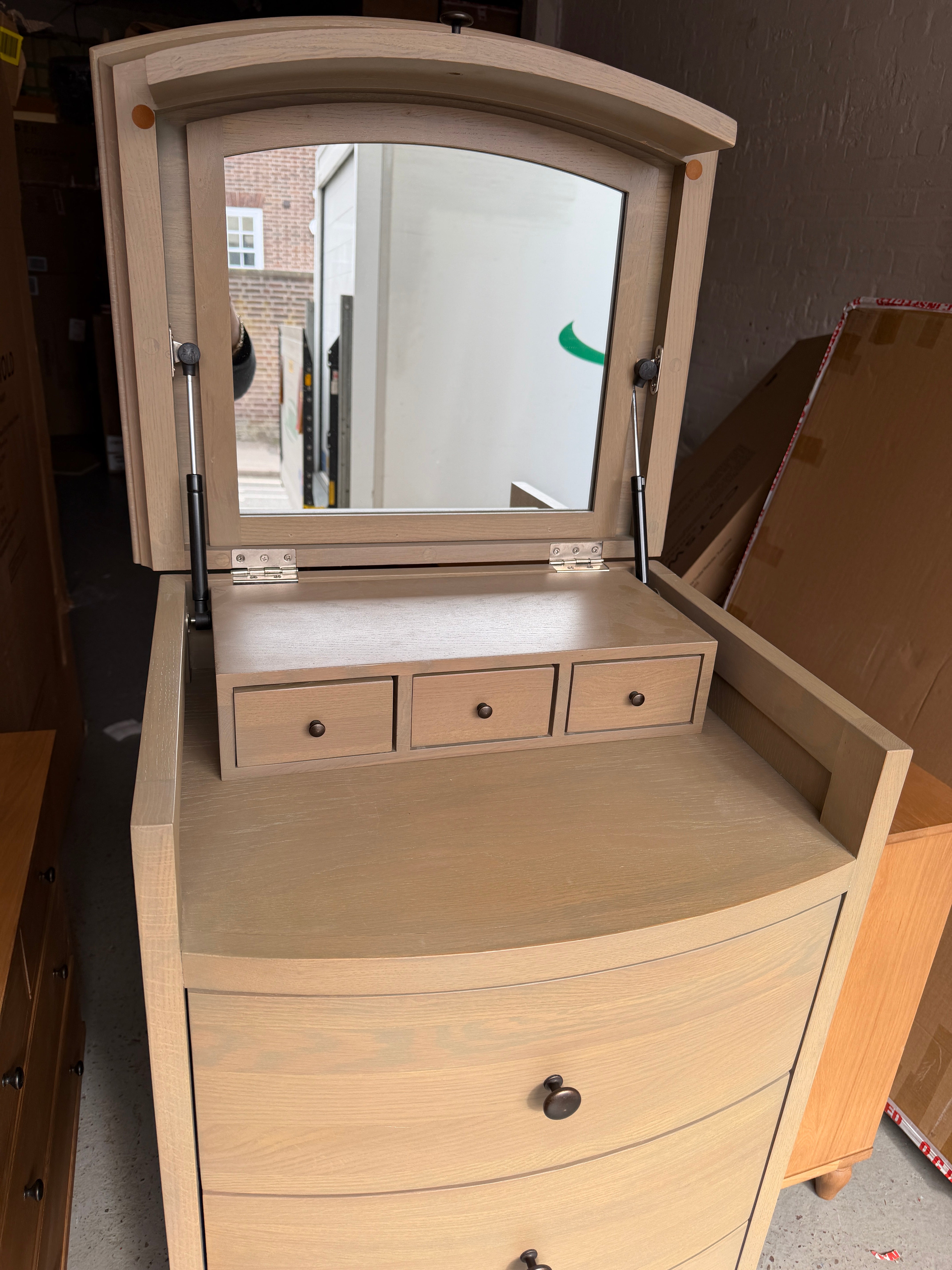 WINCHCOMBE SMOKED OAK
Vanity Tall Boy Quality Furniture Clearance Ltd