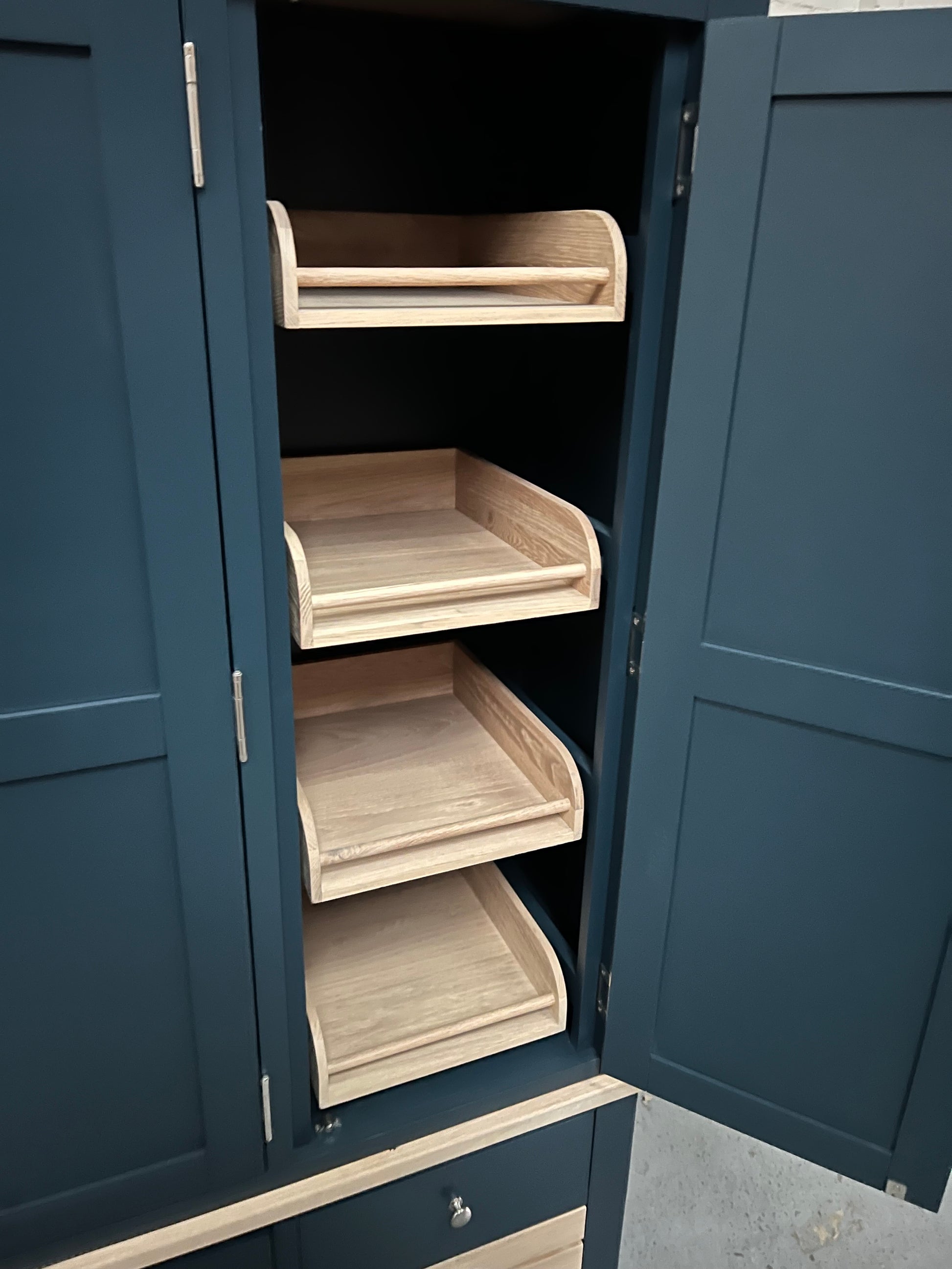 CHESTER MIDNIGHT BLUE
Triple Larder Quality Furniture Clearance Ltd