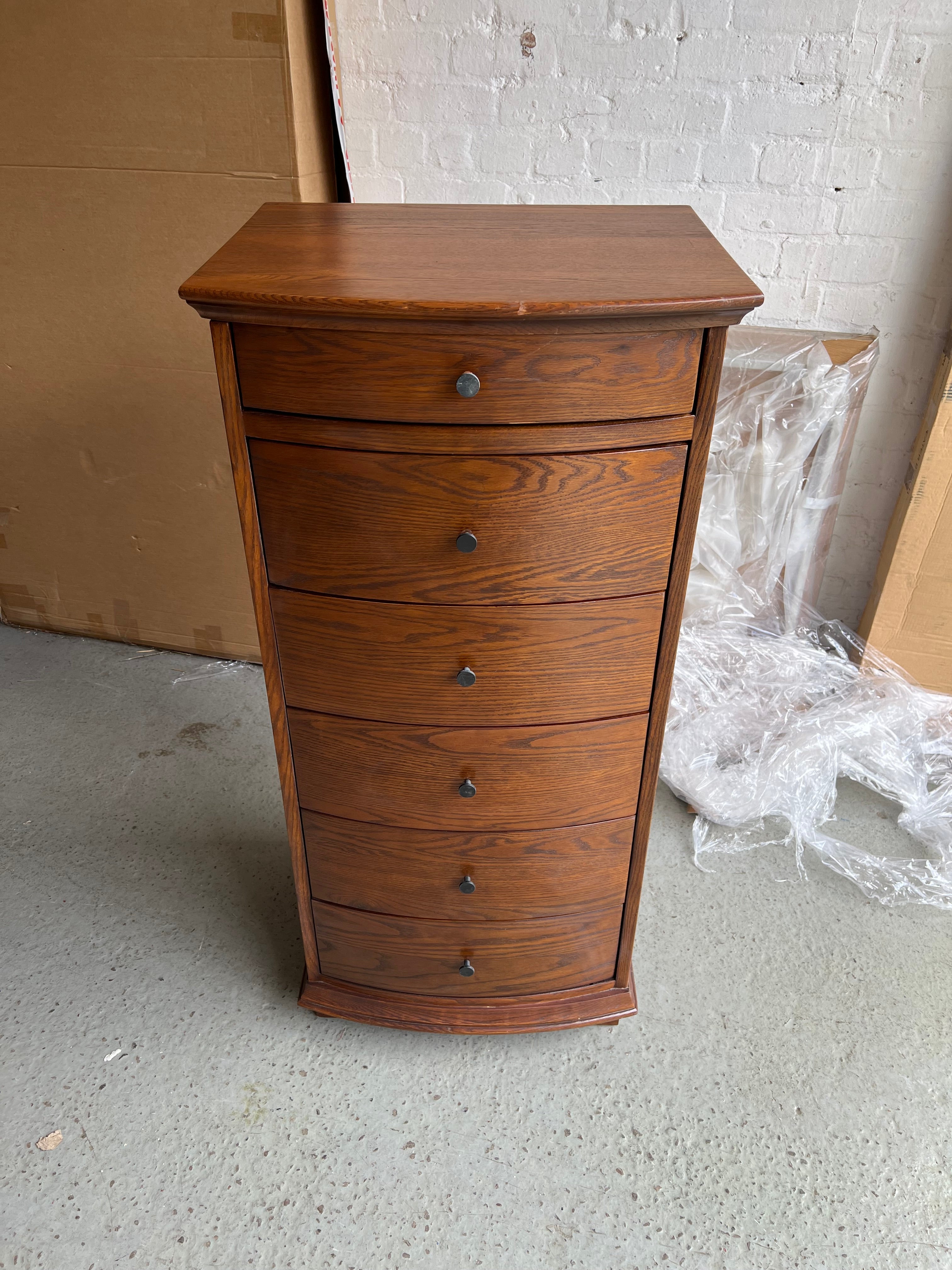 WINCHCOMBE DARK OAK
Vanity Tall Boy Quality Furniture Clearance Ltd