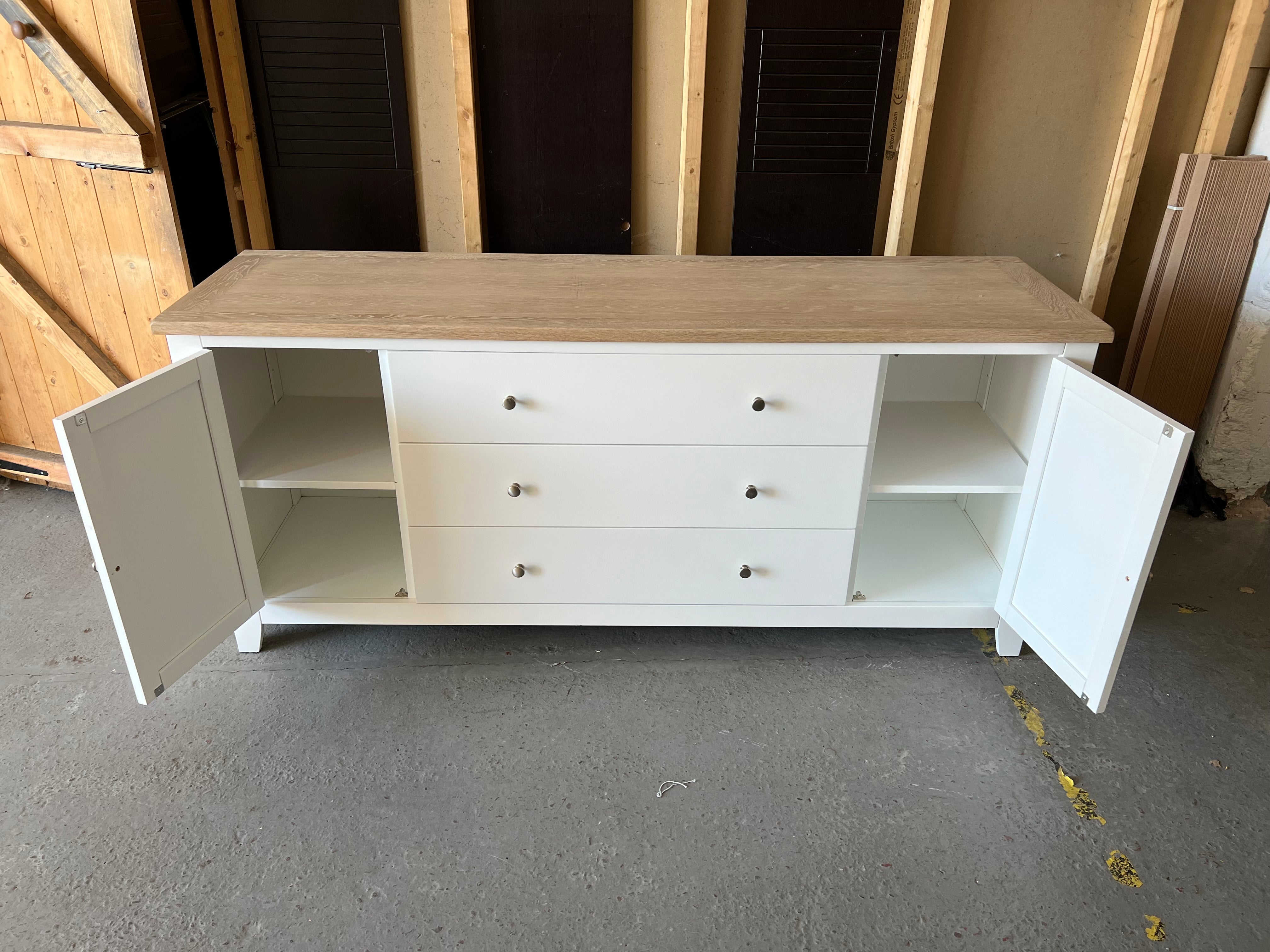 CHESTER PURE WHITE
Buffet Sideboard Quality Furniture Clearance Ltd