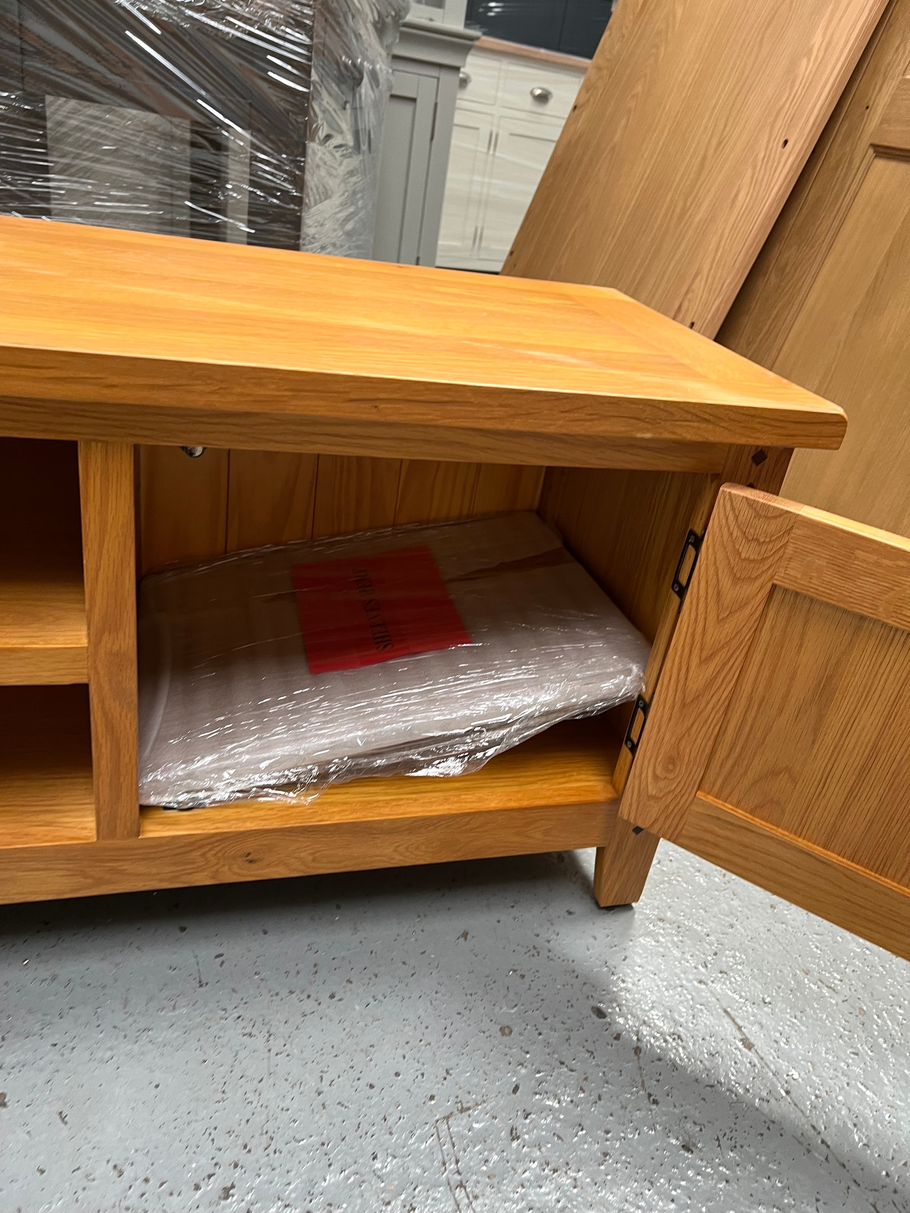 Oakland Rustic Oak Extra Large TV Stand up to 75" Quality Furniture Clearance Ltd