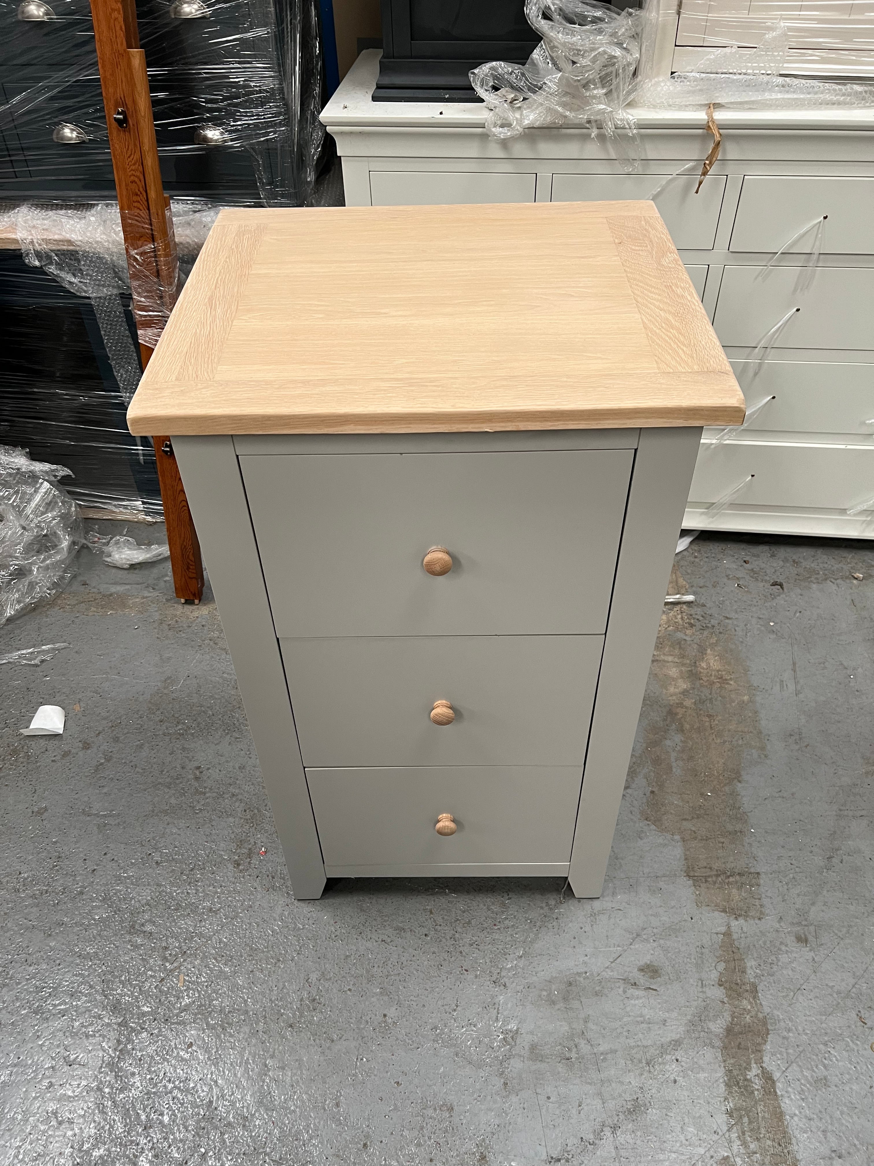 CHESTER DOVE GREY
3 Drawer Filing Cabinet Quality Furniture Clearance Ltd