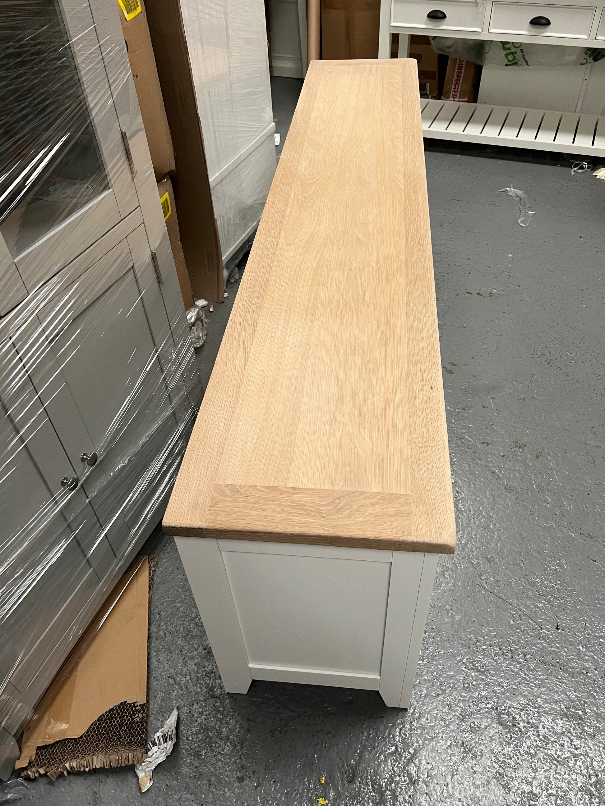 CHESTER PURE WHITE
XXL TV Stand up to 90" Quality Furniture Clearance Ltd