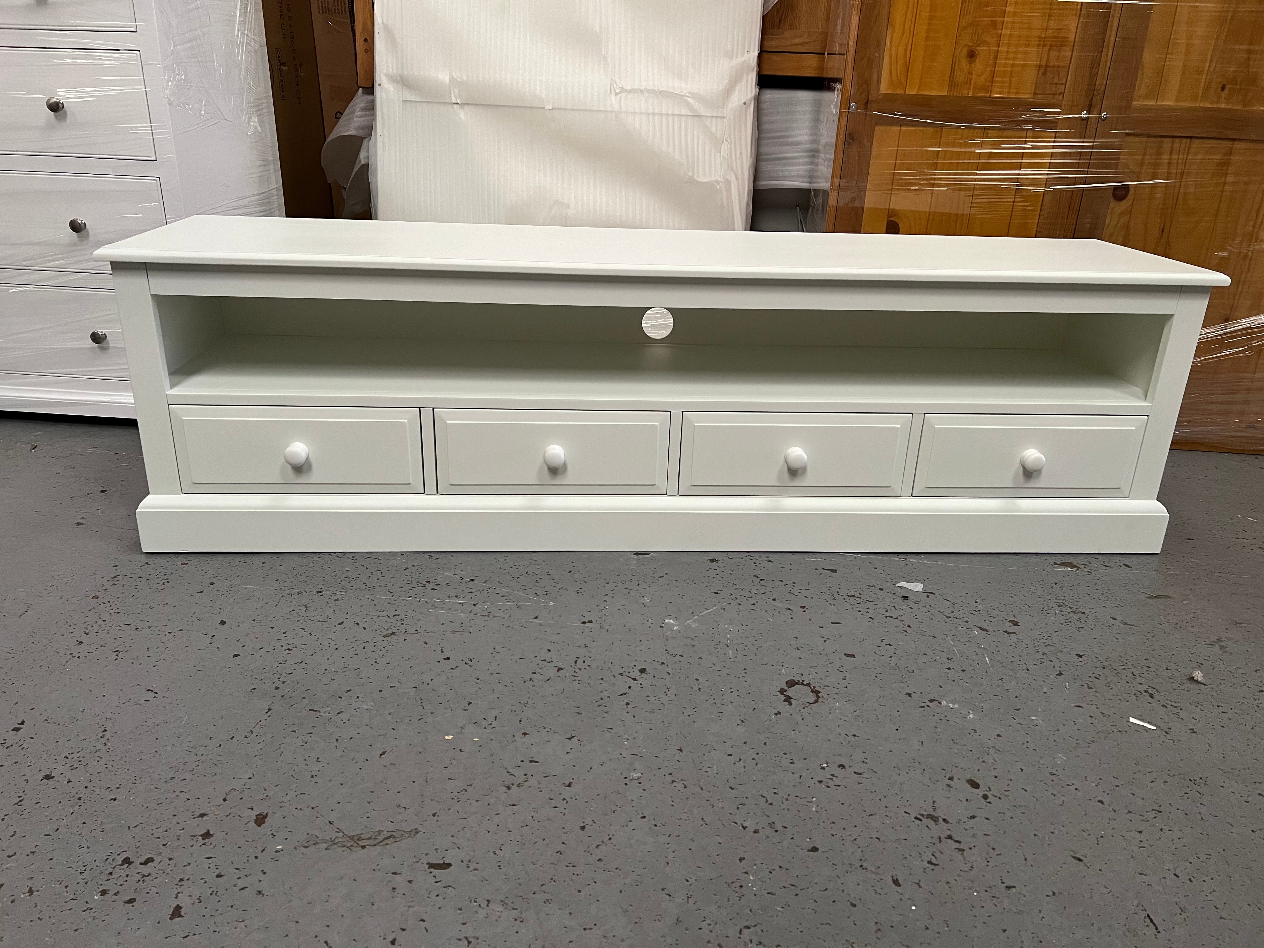 BURFORD IVORY
Extra Large TV Stand up to 75"