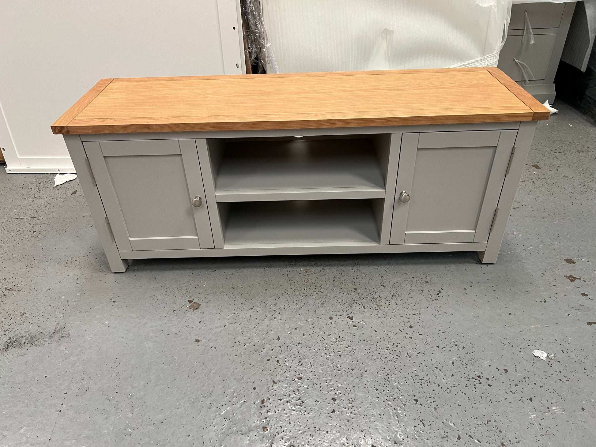 SIMPLY COTSWOLD PEBBLE GREY TV Stand up to 50" Quality Furniture Clearance Ltd