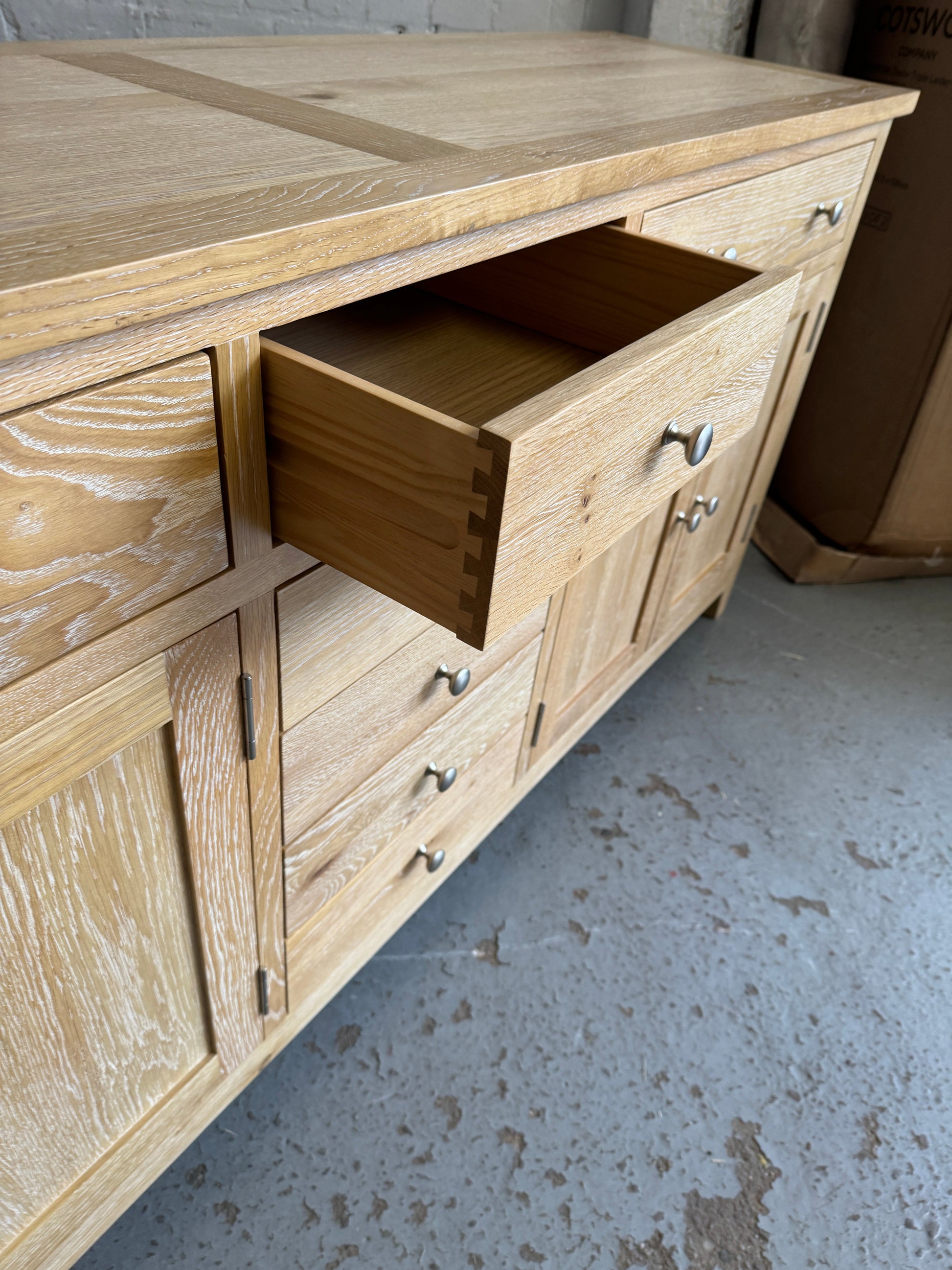 INGLESHAM WHITEWASH OAK
Grand Sideboard Quality Furniture Clearance Ltd