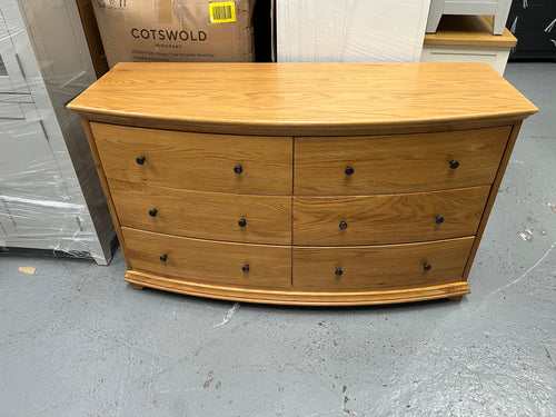 WINCHCOMBE OILED OAK
Low and Wide 6 Drawer Chest Quality Furniture Clearance Ltd