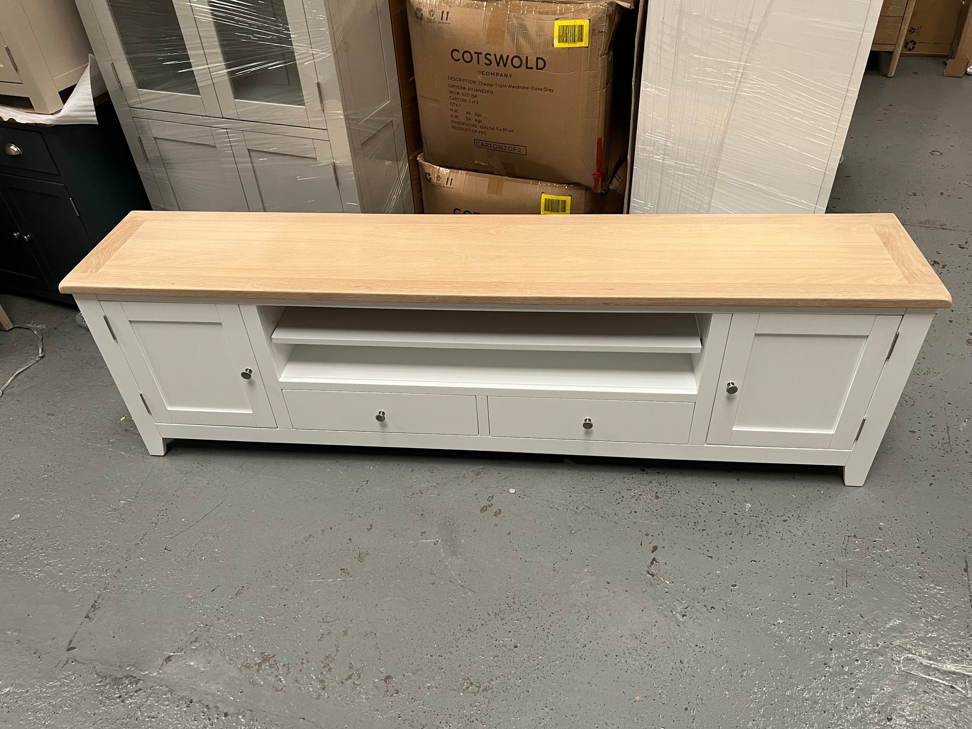 CHESTER PURE WHITE
XXL TV Stand up to 90" Quality Furniture Clearance Ltd