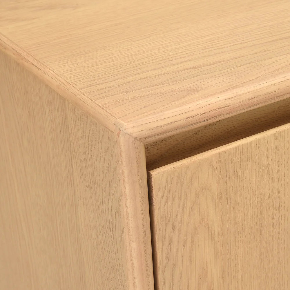 WINSON LIGHT OAK
Sideboard Quality Furniture Clearance Ltd