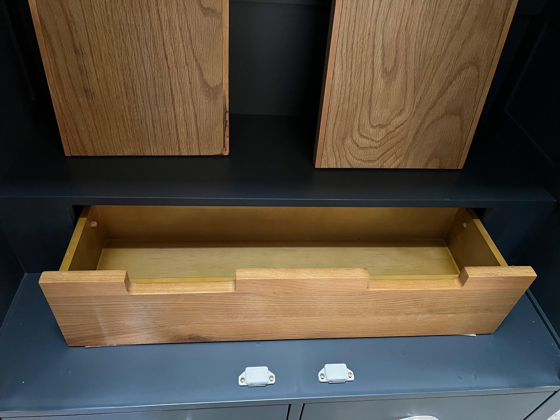 Hampshire ‘country life’ double larder - Blue Quality Furniture Clearance Ltd